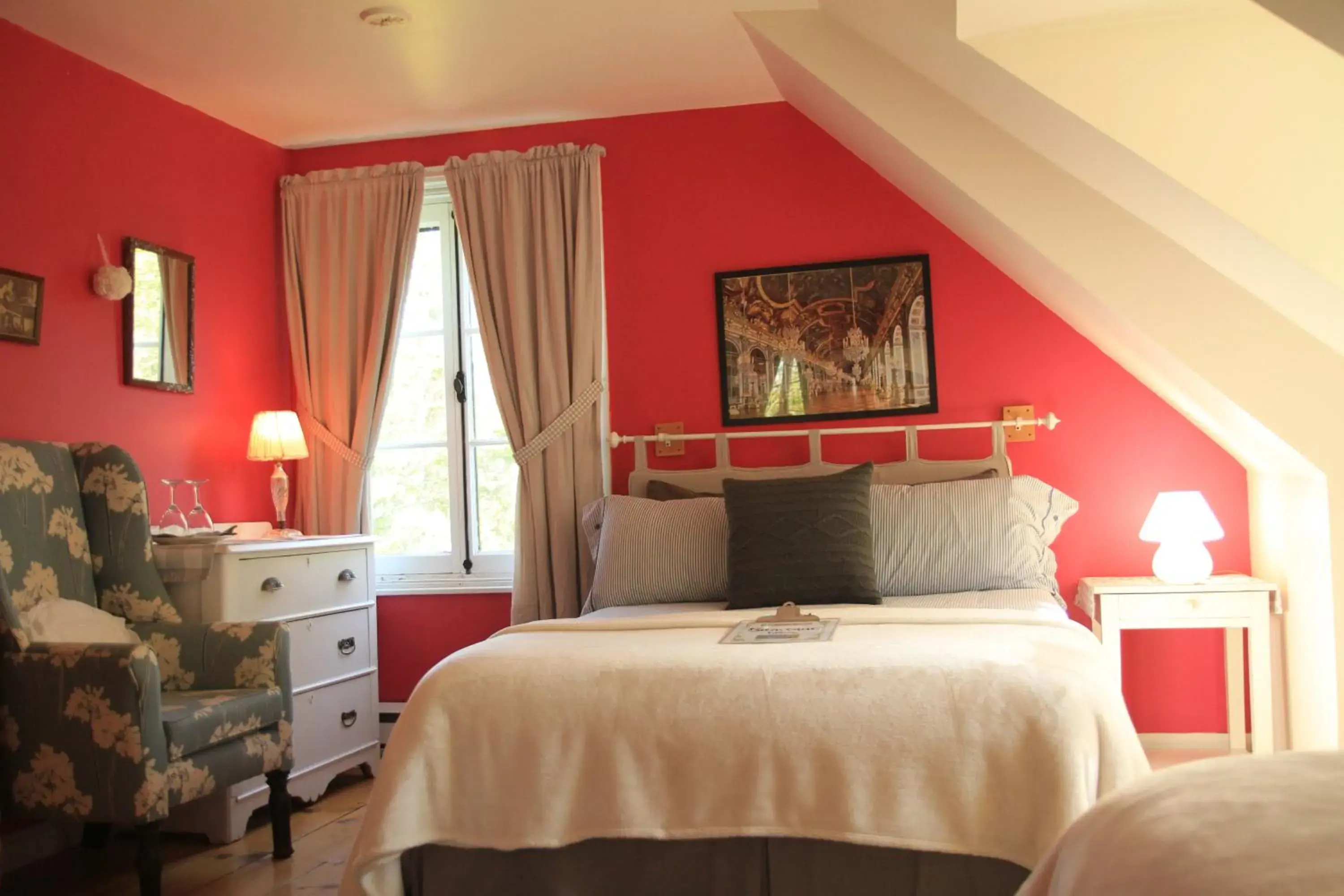 Two-Bedroom Suite in Auberge La Châtelaine Two-Bedroom Suite in Auberge La Châtelaine