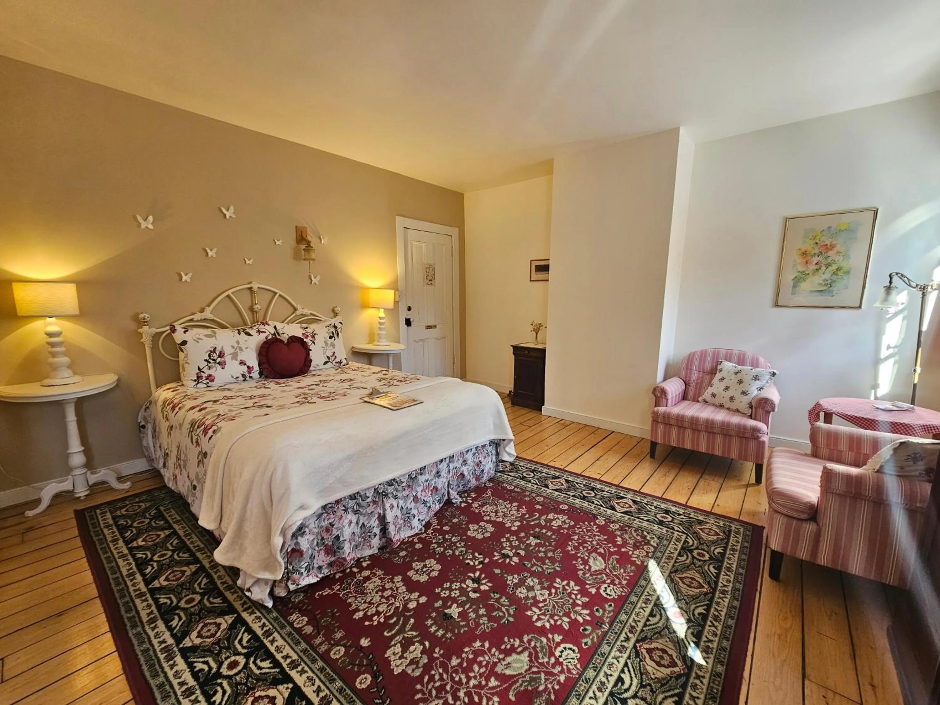 Bedroom, Bed in Auberge La Châtelaine