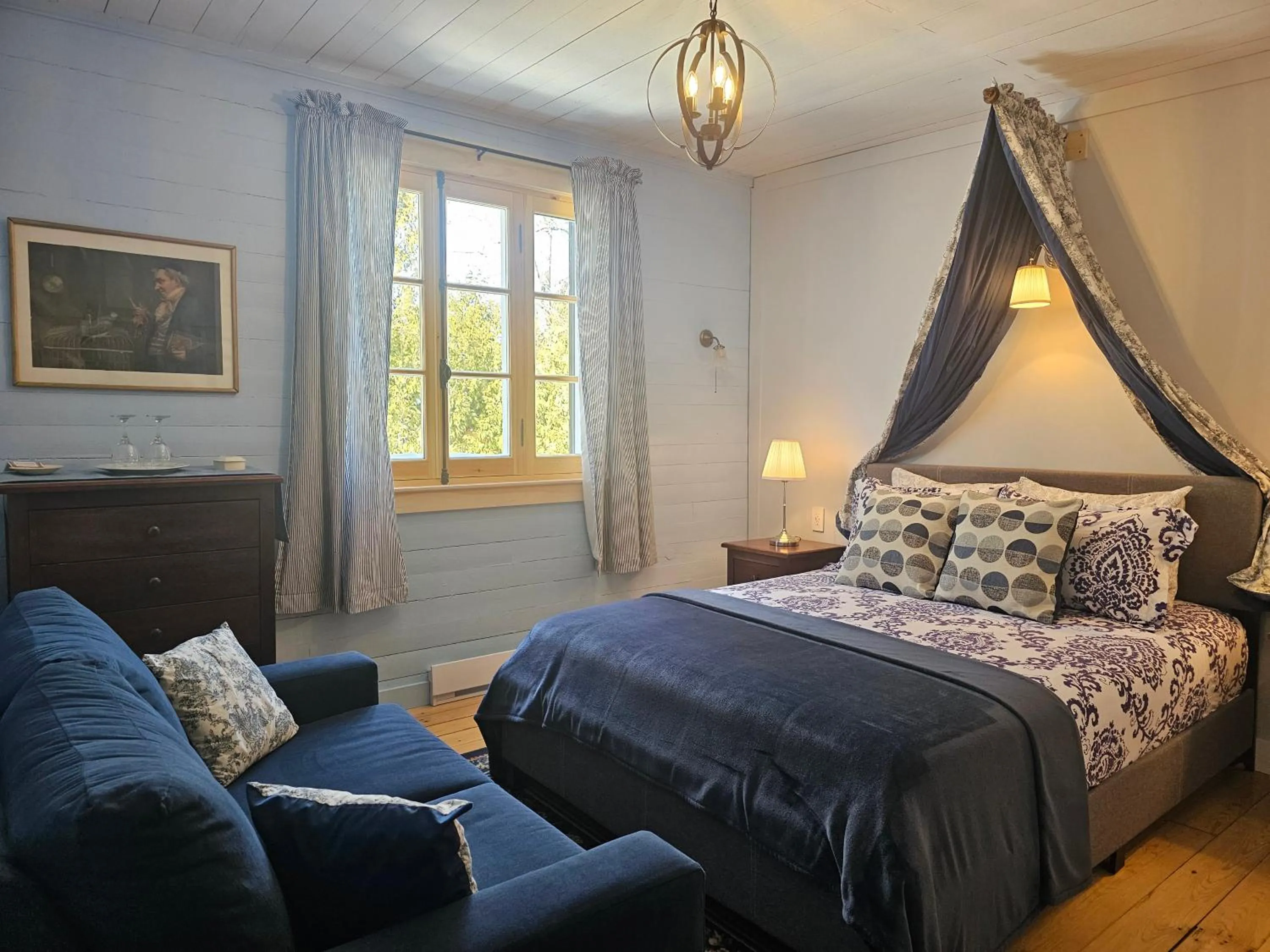 Bedroom, Bed in Auberge La Châtelaine
