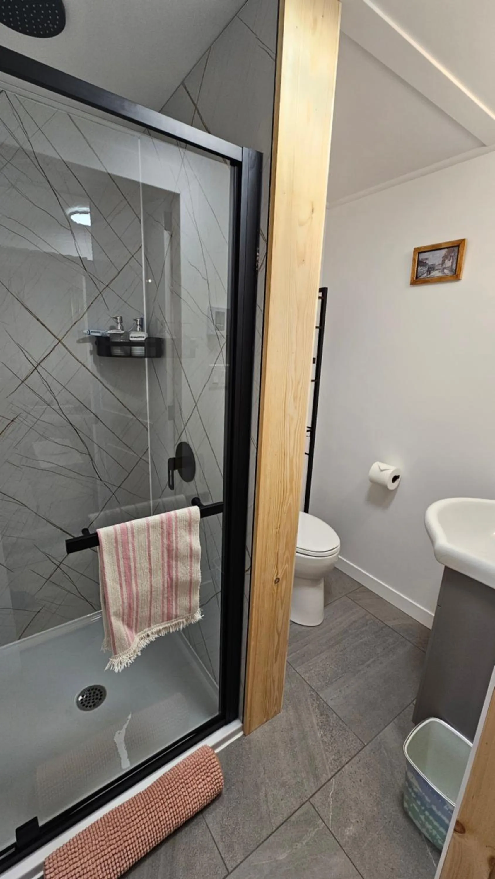 Shower in Auberge La Châtelaine