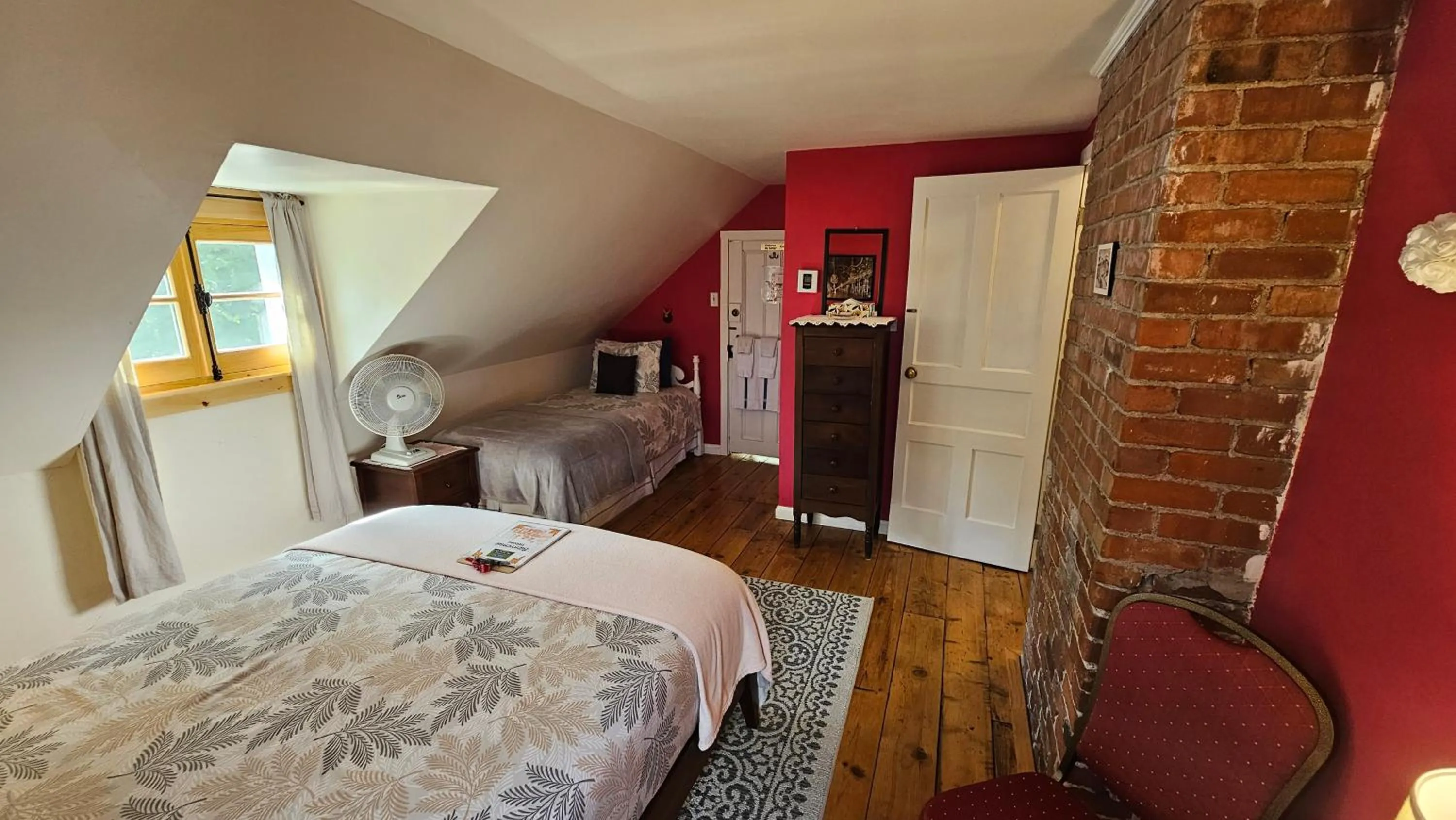 Bedroom, Bed in Auberge La Châtelaine