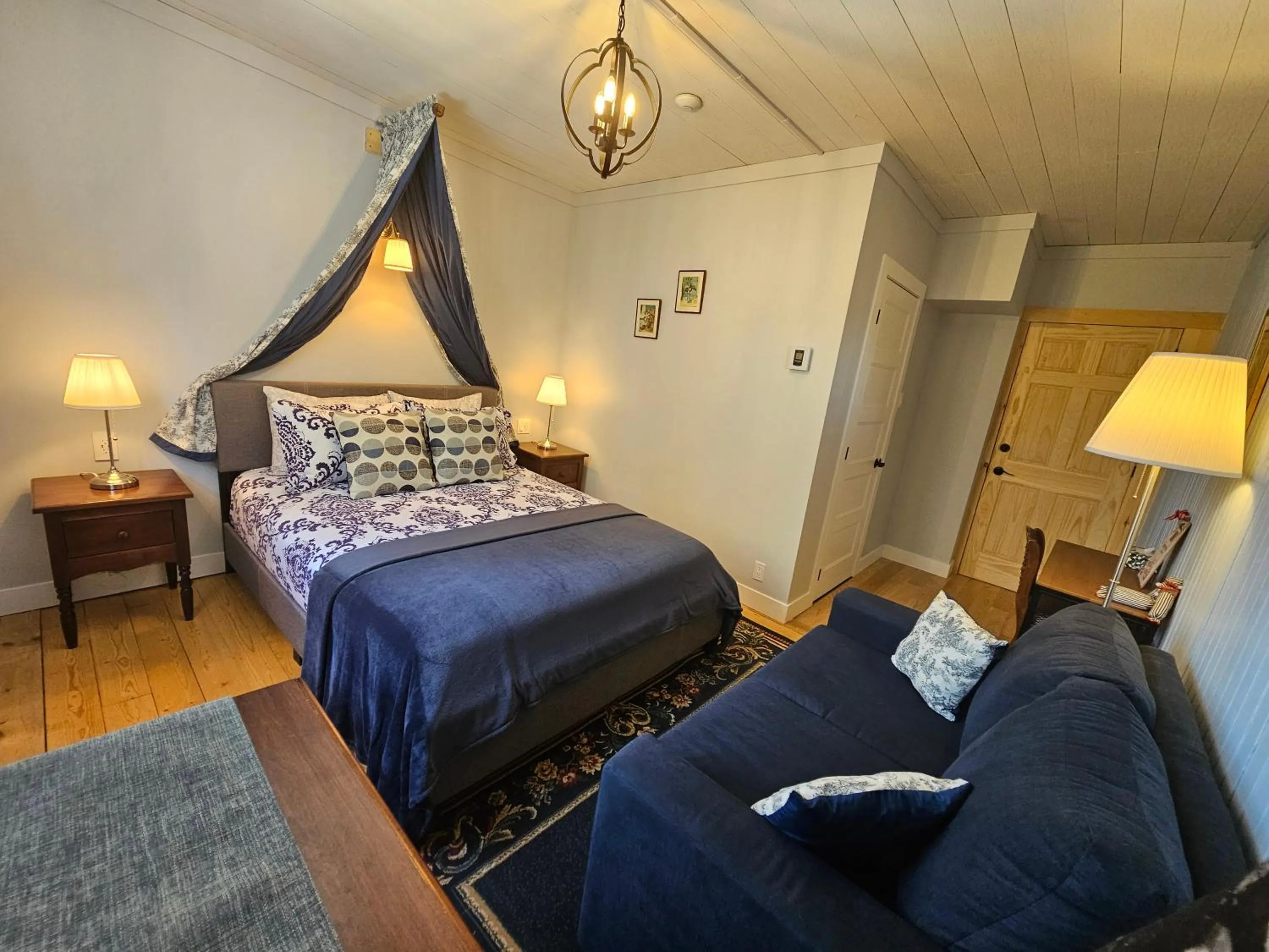 Bedroom, Bed in Auberge La Châtelaine