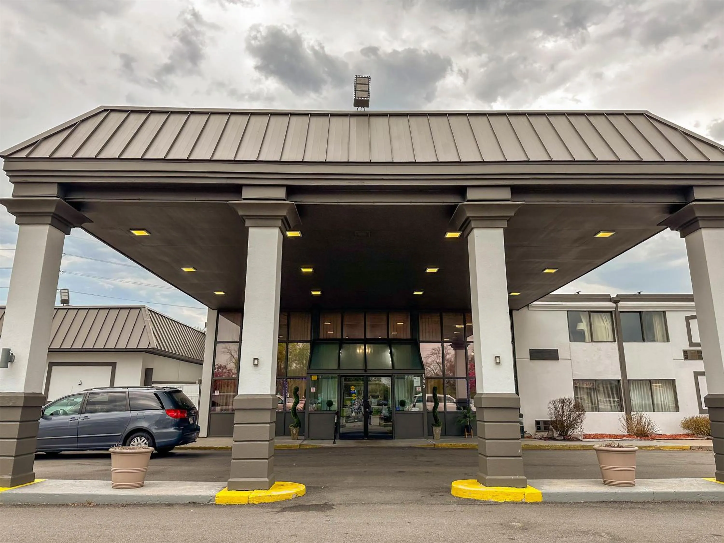 Property building in Motel 6 Rochester, NY - Airport