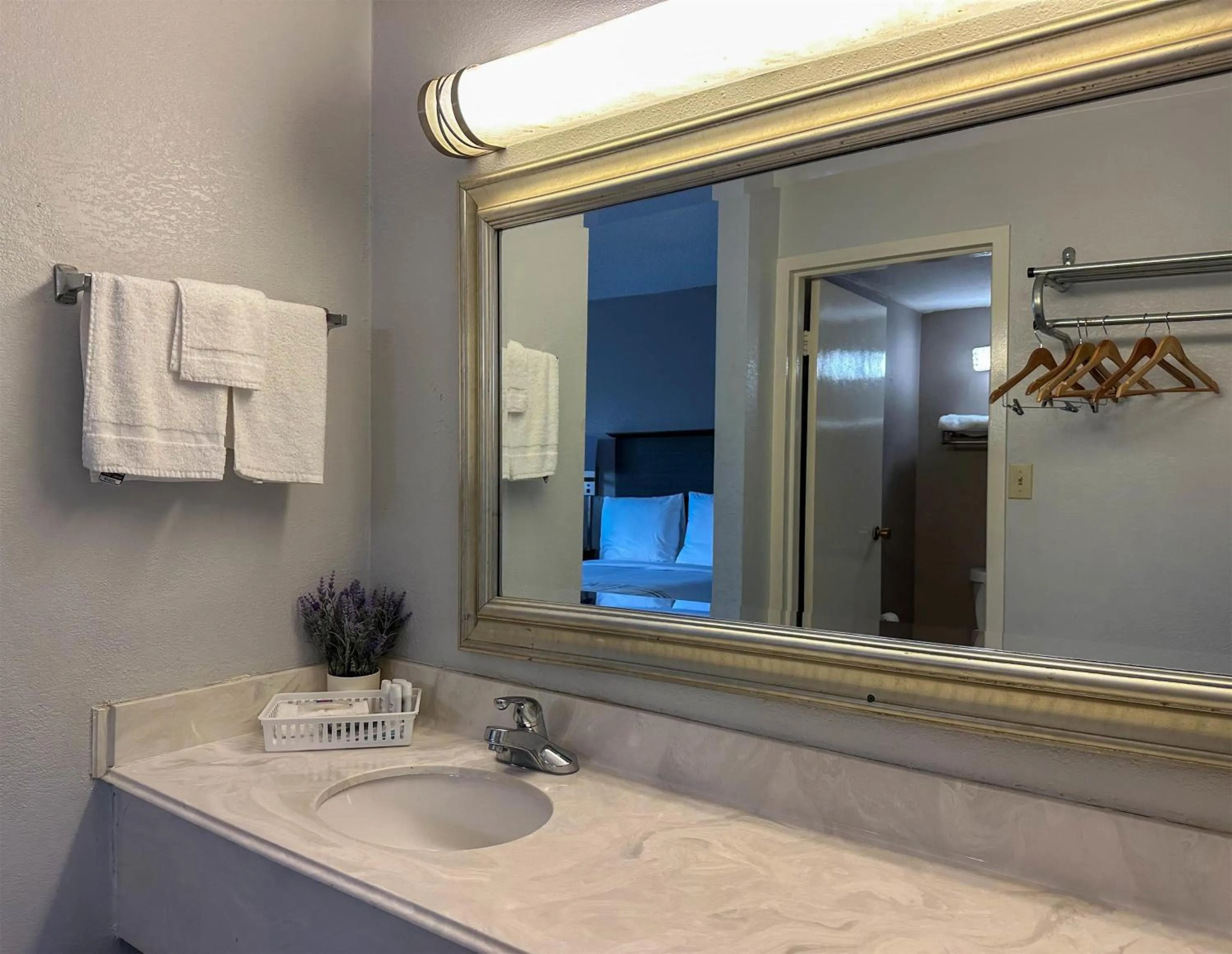 Bathroom in Motel 6 Rochester, NY - Airport