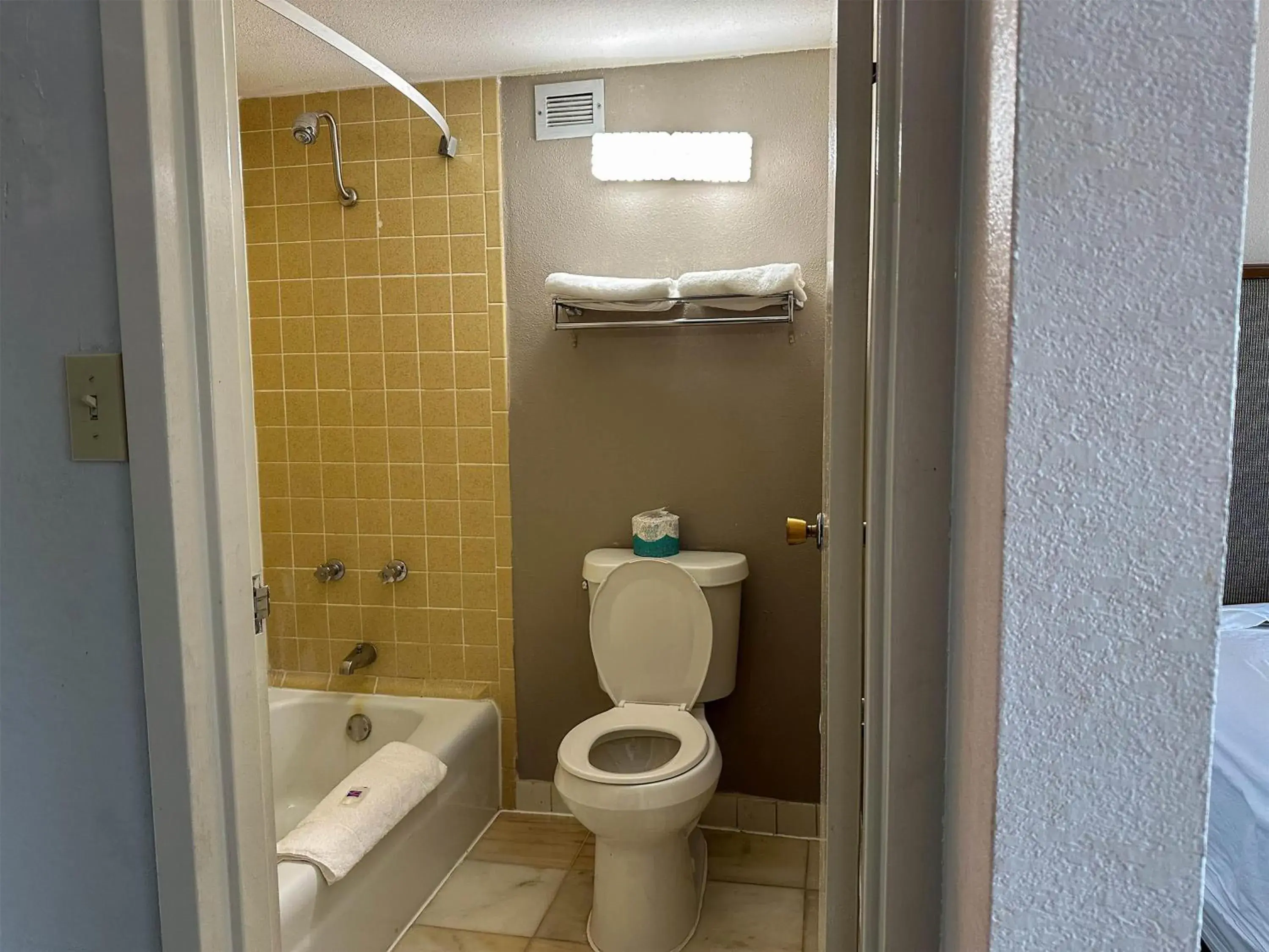 Bedroom in Motel 6 Rochester, NY - Airport Bedroom in Motel 6 Rochester, NY - Airport