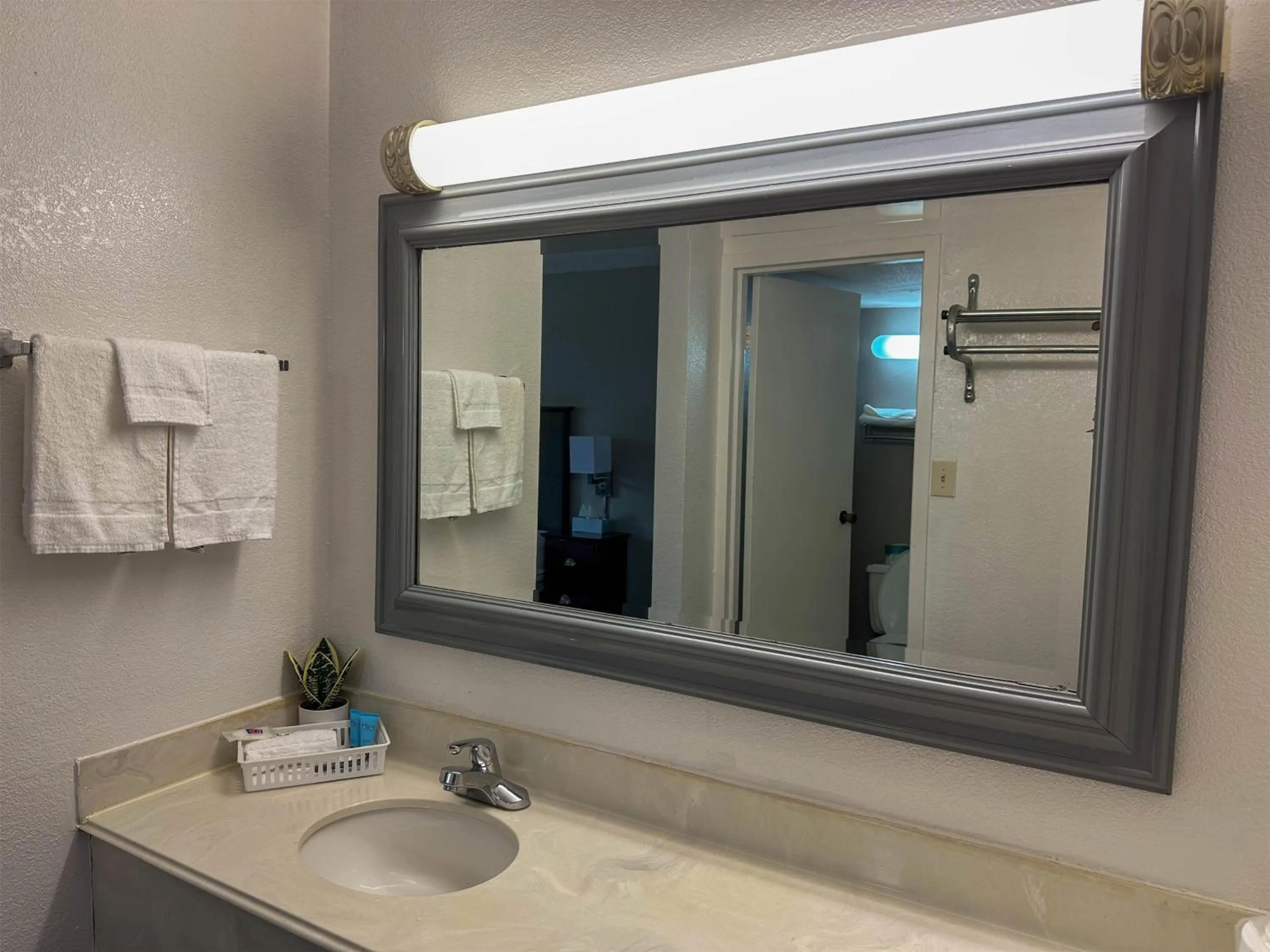 Bedroom in Motel 6 Rochester, NY - Airport