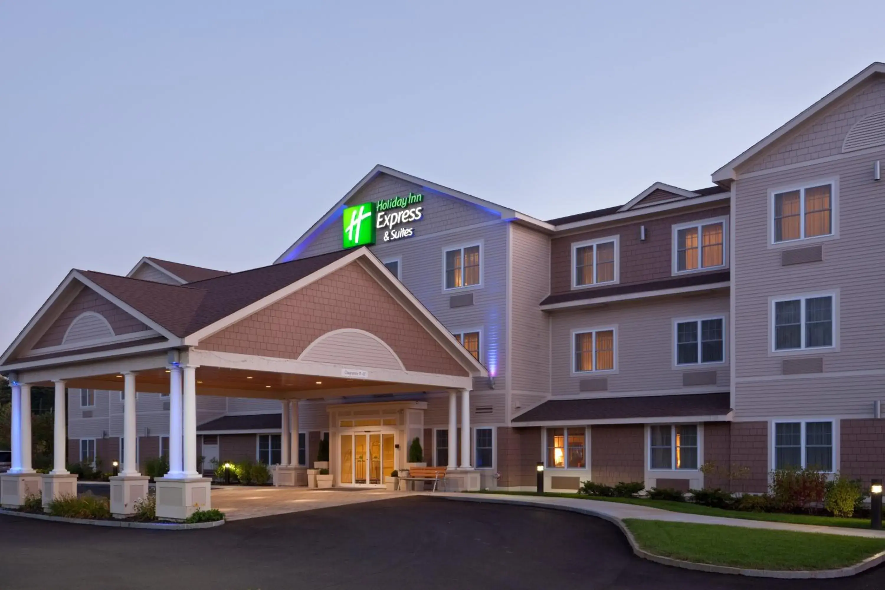 Property building in Holiday Inn Express & Suites Tilton by IHG Property building in Holiday Inn Express & Suites Tilton by IHG