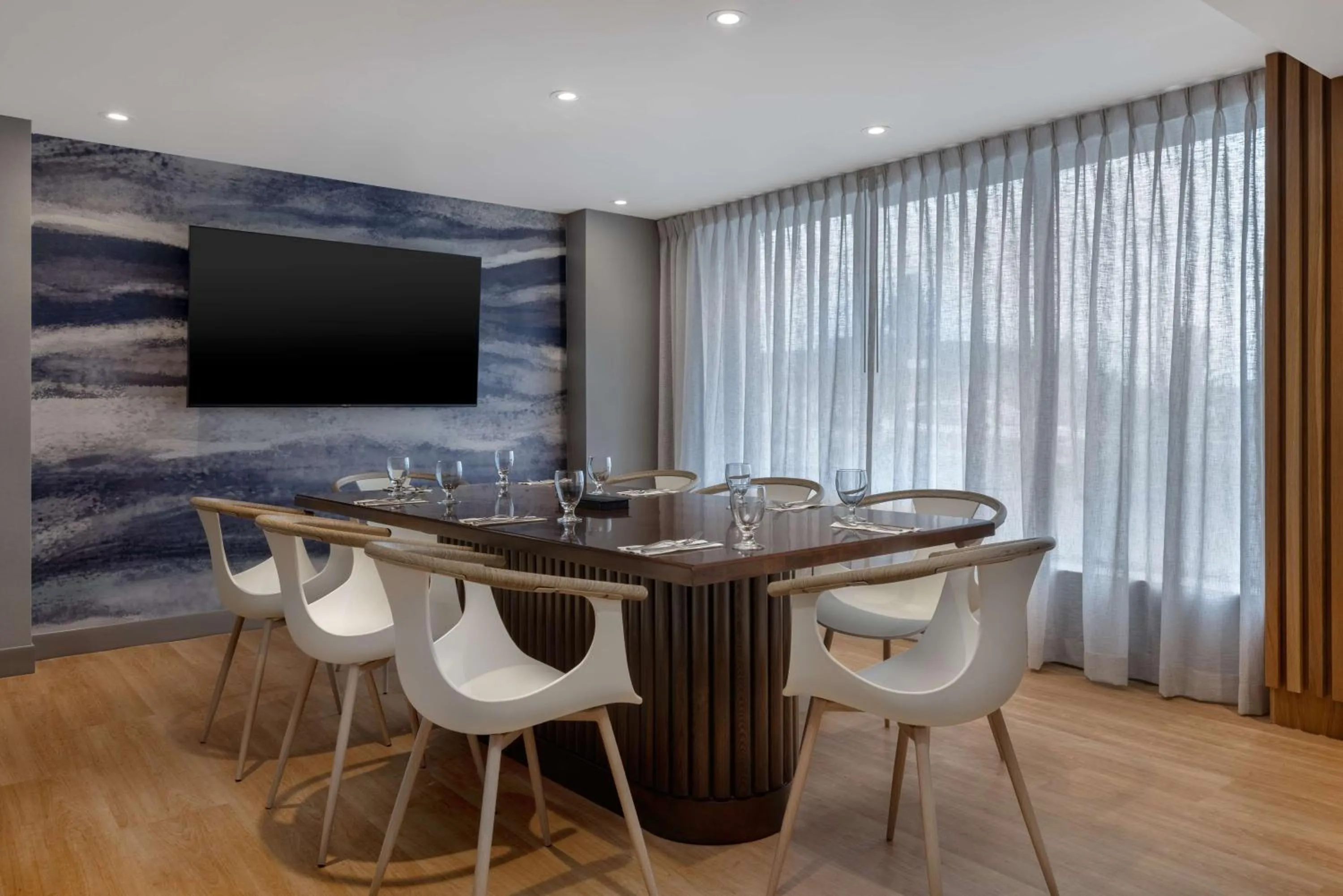 Dining area in DoubleTree by Hilton Kingston - Newly Renovated