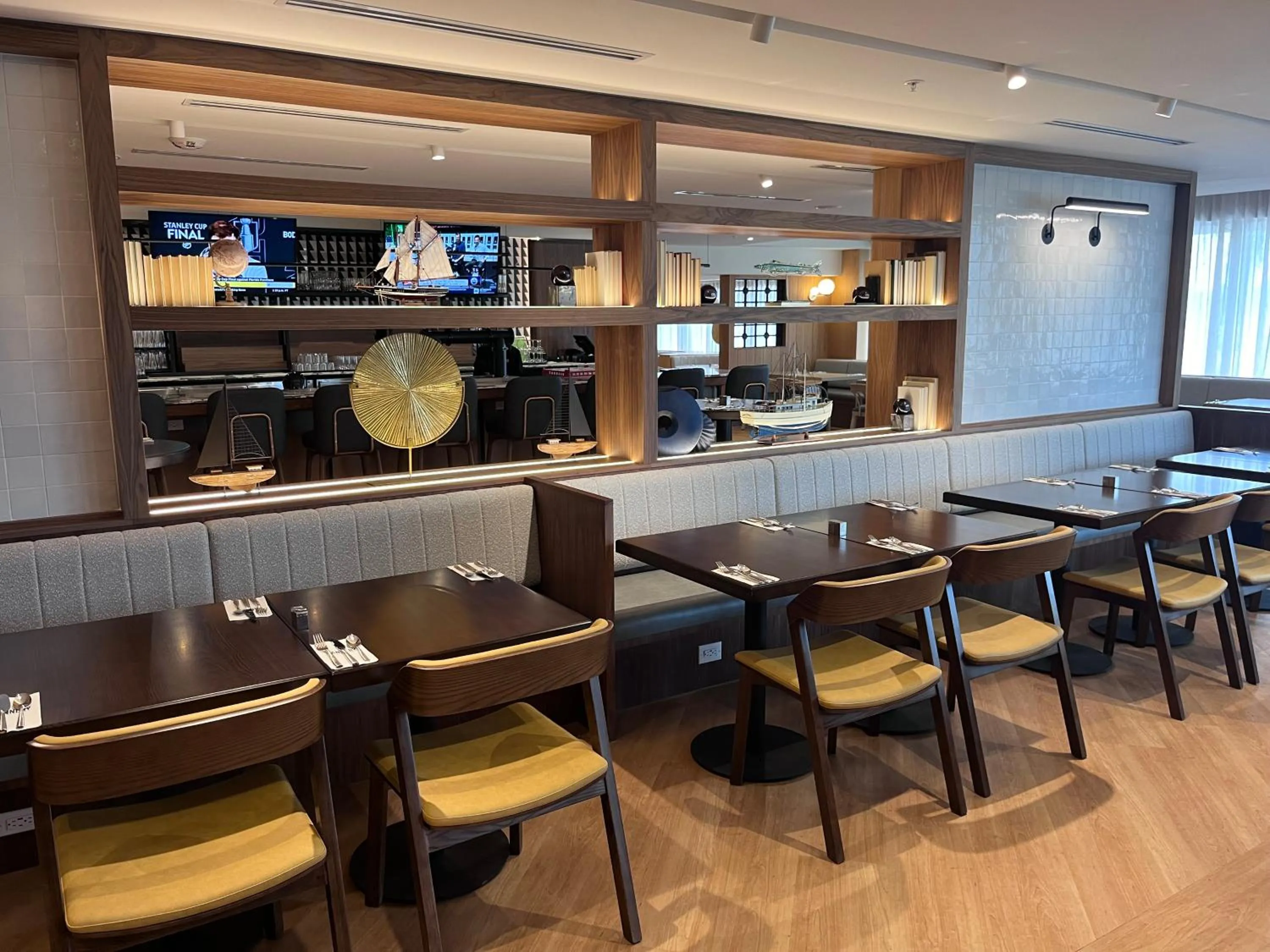 Restaurant/places to eat in DoubleTree by Hilton Kingston - Newly Renovated
