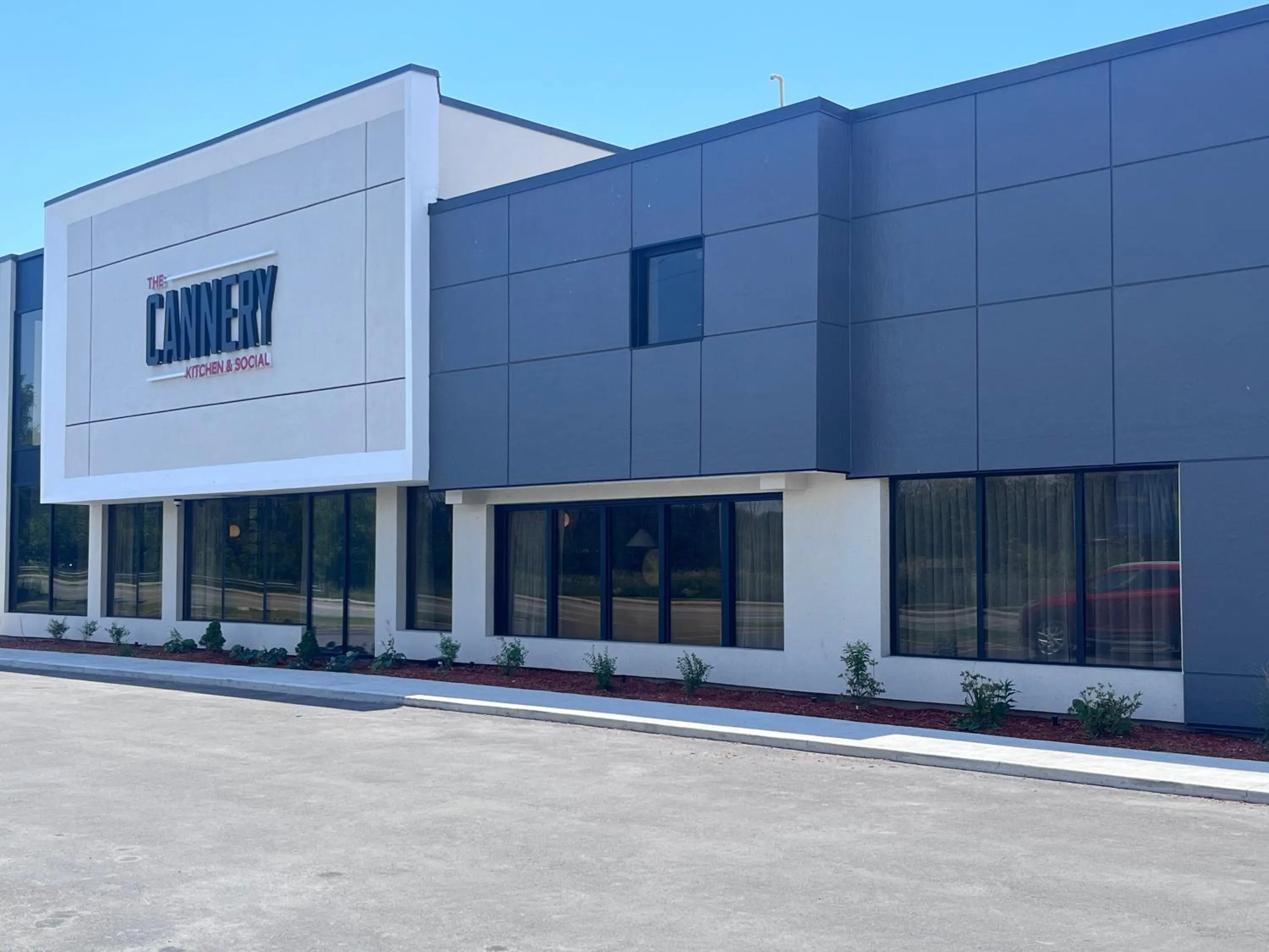 Restaurant/places to eat in DoubleTree by Hilton Kingston - Newly Renovated