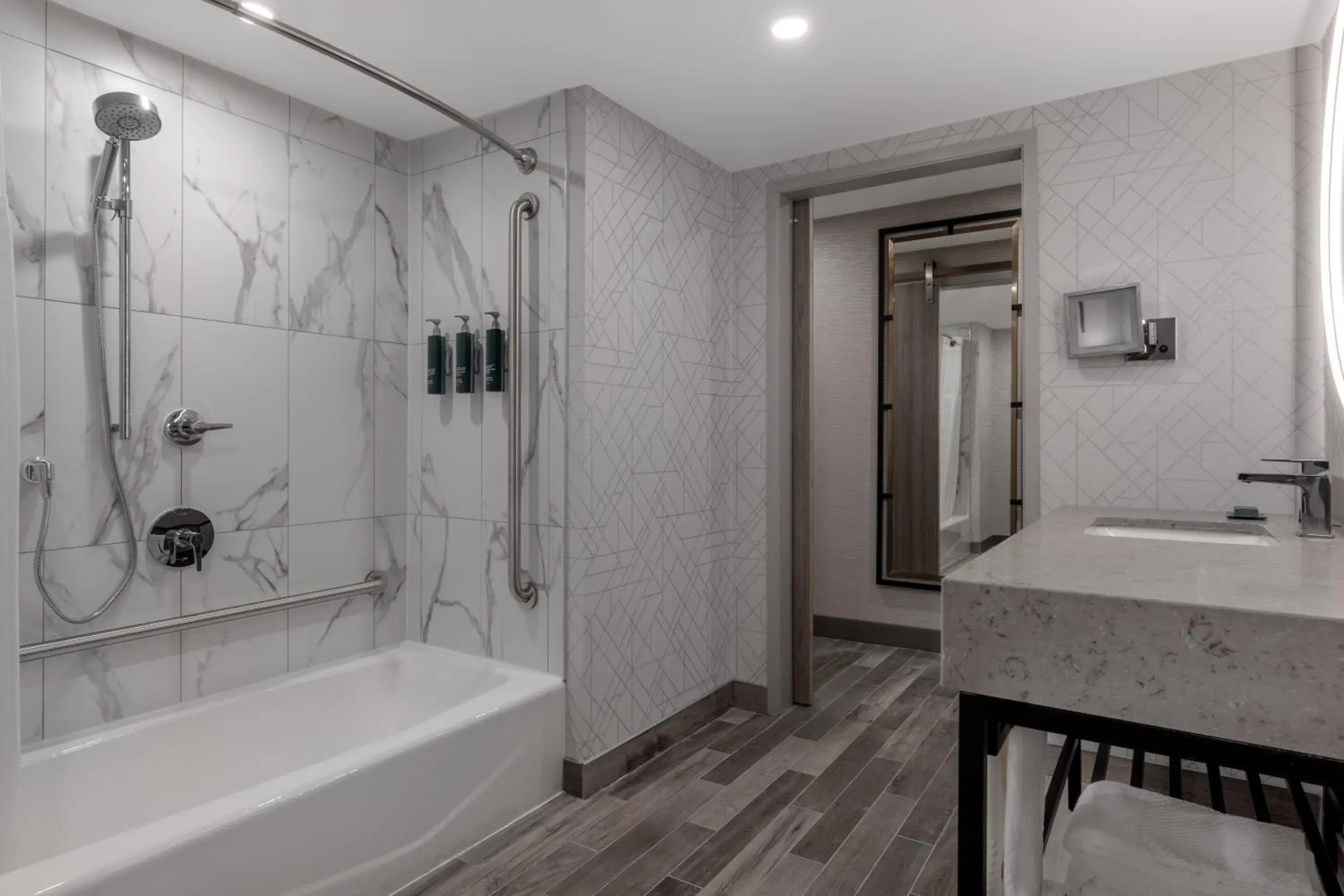 King Room with Accessible Tub - Mobility Access in DoubleTree by Hilton Kingston - Newly Renovated King Room with Accessible Tub - Mobility Access in DoubleTree by Hilton Kingston - Newly Renovated