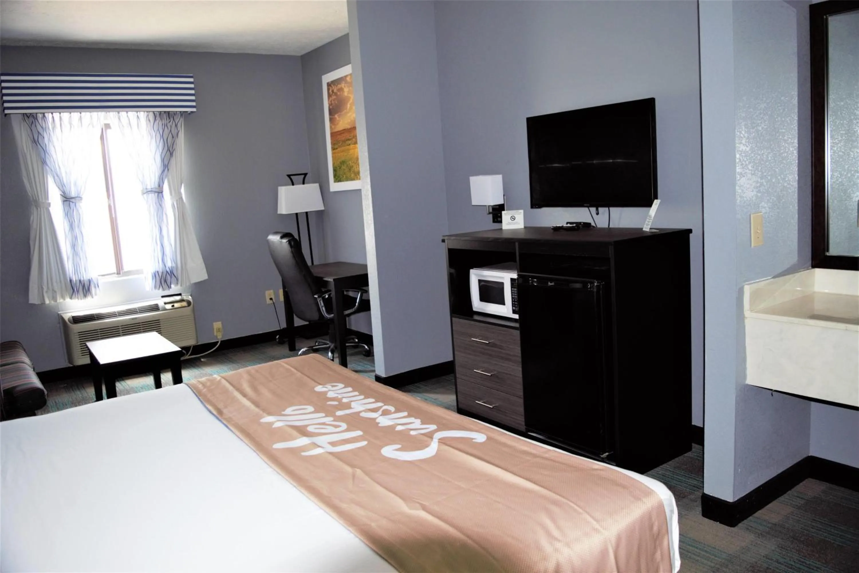 Photo of the whole room, Bed in Days Inn by Wyndham Montgomery