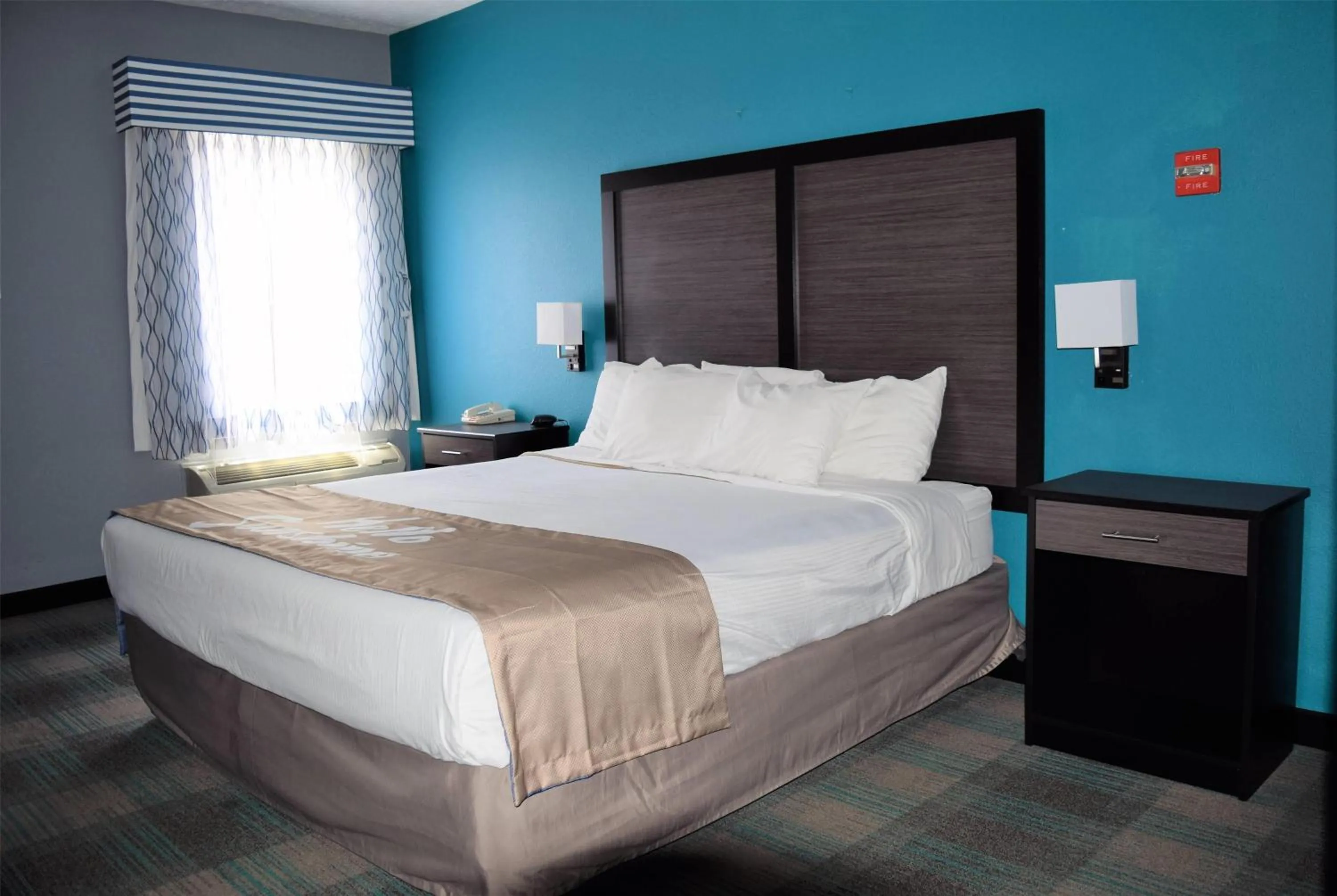 Photo of the whole room, Bed in Days Inn by Wyndham Montgomery