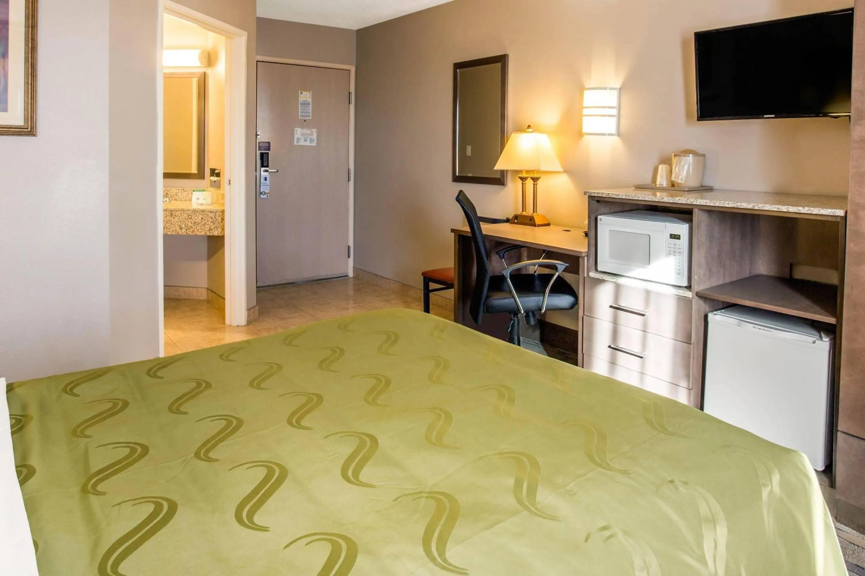 Bedroom, Bed in Quality Inn Moriarty