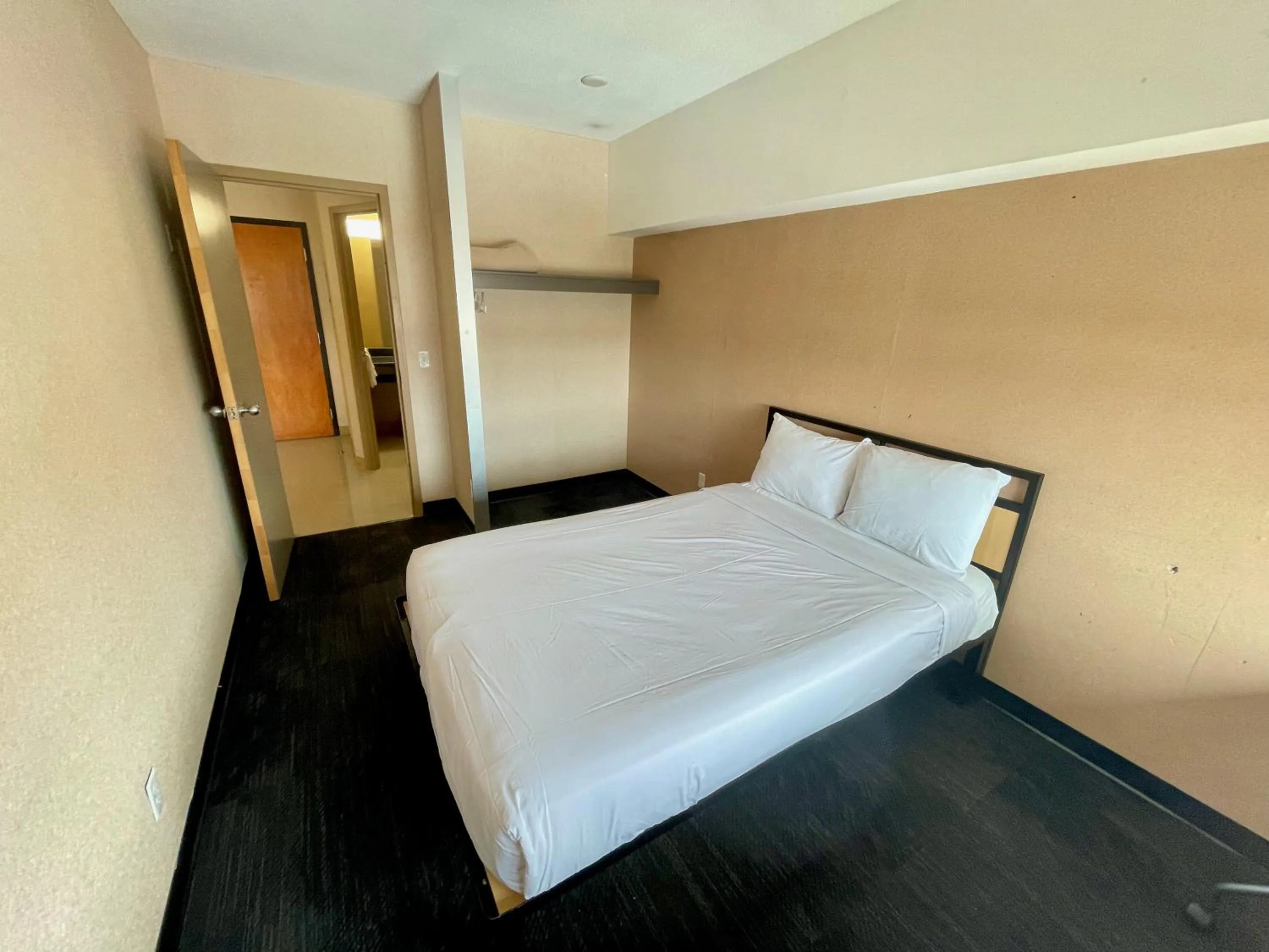 Bedroom, Bed in Residence & Conference Centre - Ottawa West