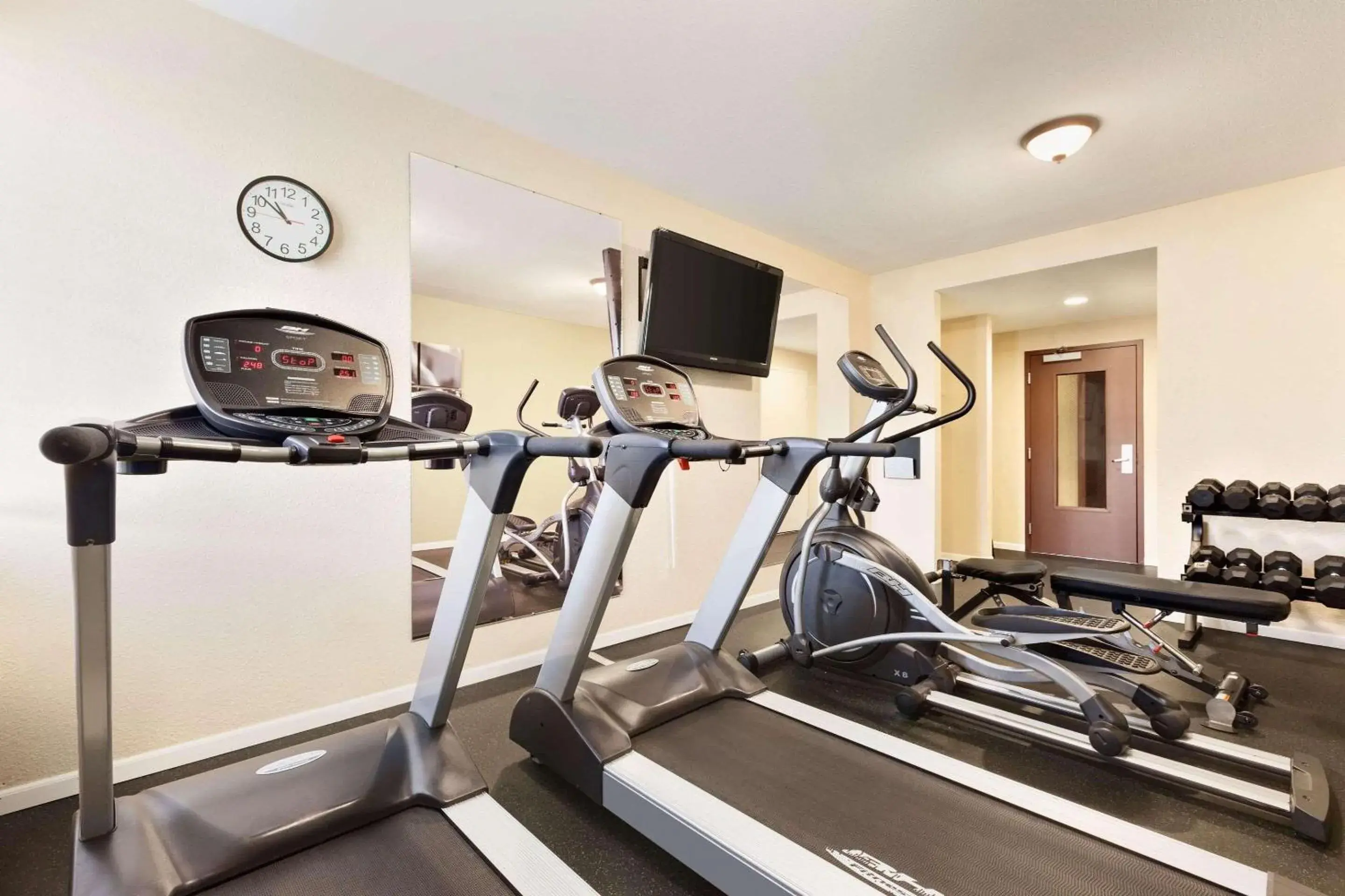 Fitness centre/facilities in Country Inn & Suites by Radisson, Eagan, MN Fitness centre/facilities in Country Inn & Suites by Radisson, Eagan, MN