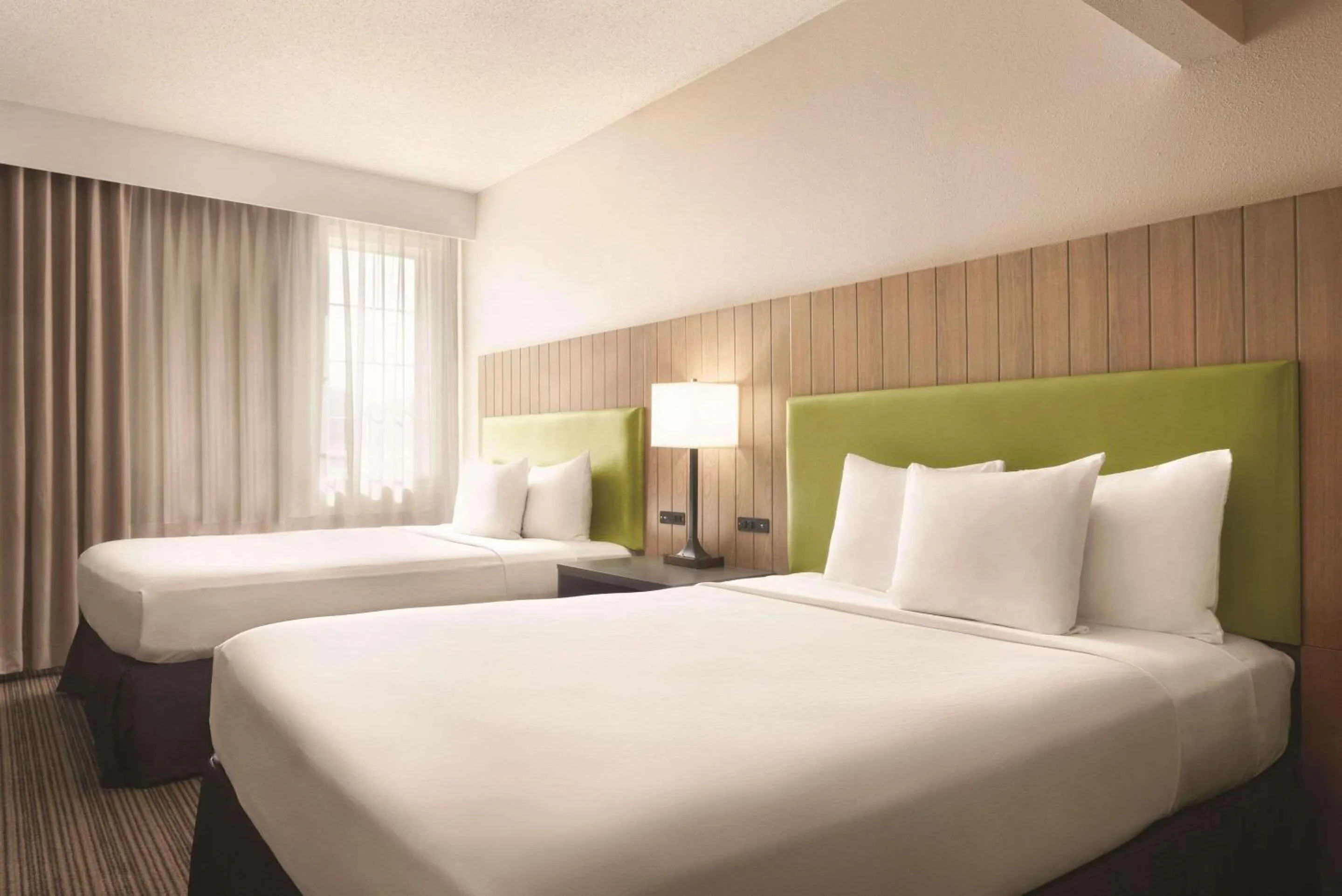 Bedroom, Bed in Country Inn & Suites by Radisson, Eagan, MN