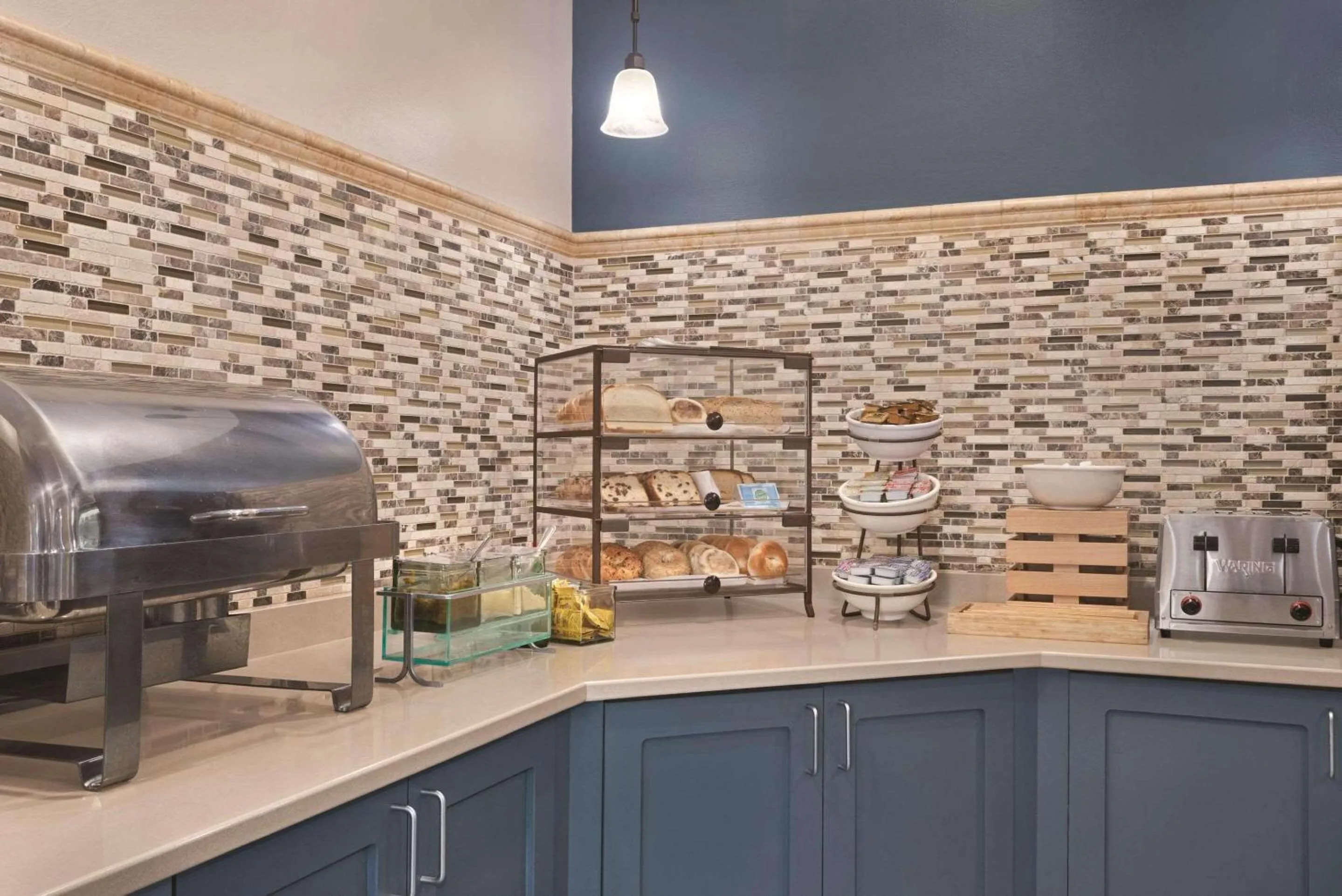 Breakfast in Country Inn & Suites by Radisson, Eagan, MN