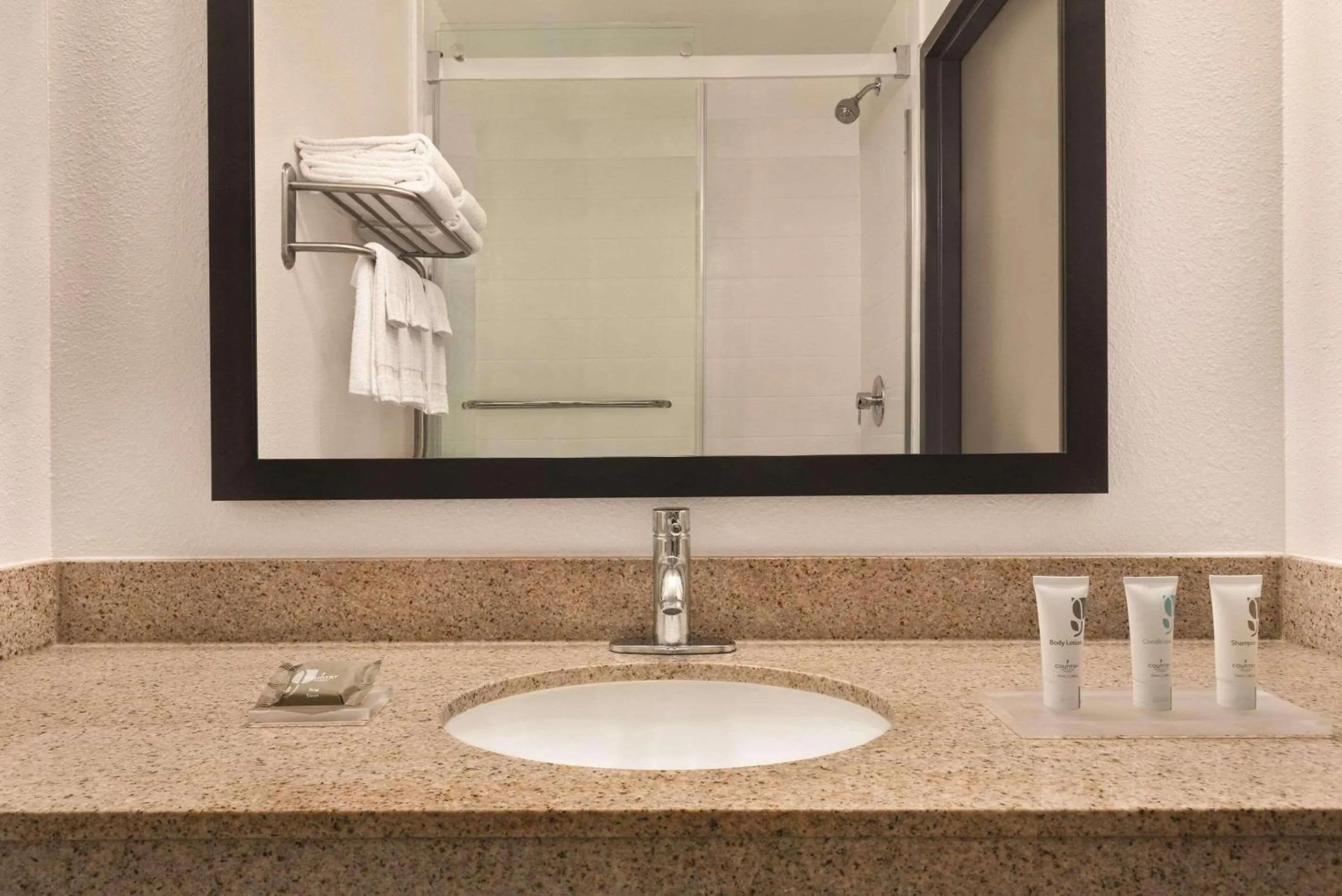 Bedroom in Country Inn & Suites by Radisson, Eagan, MN