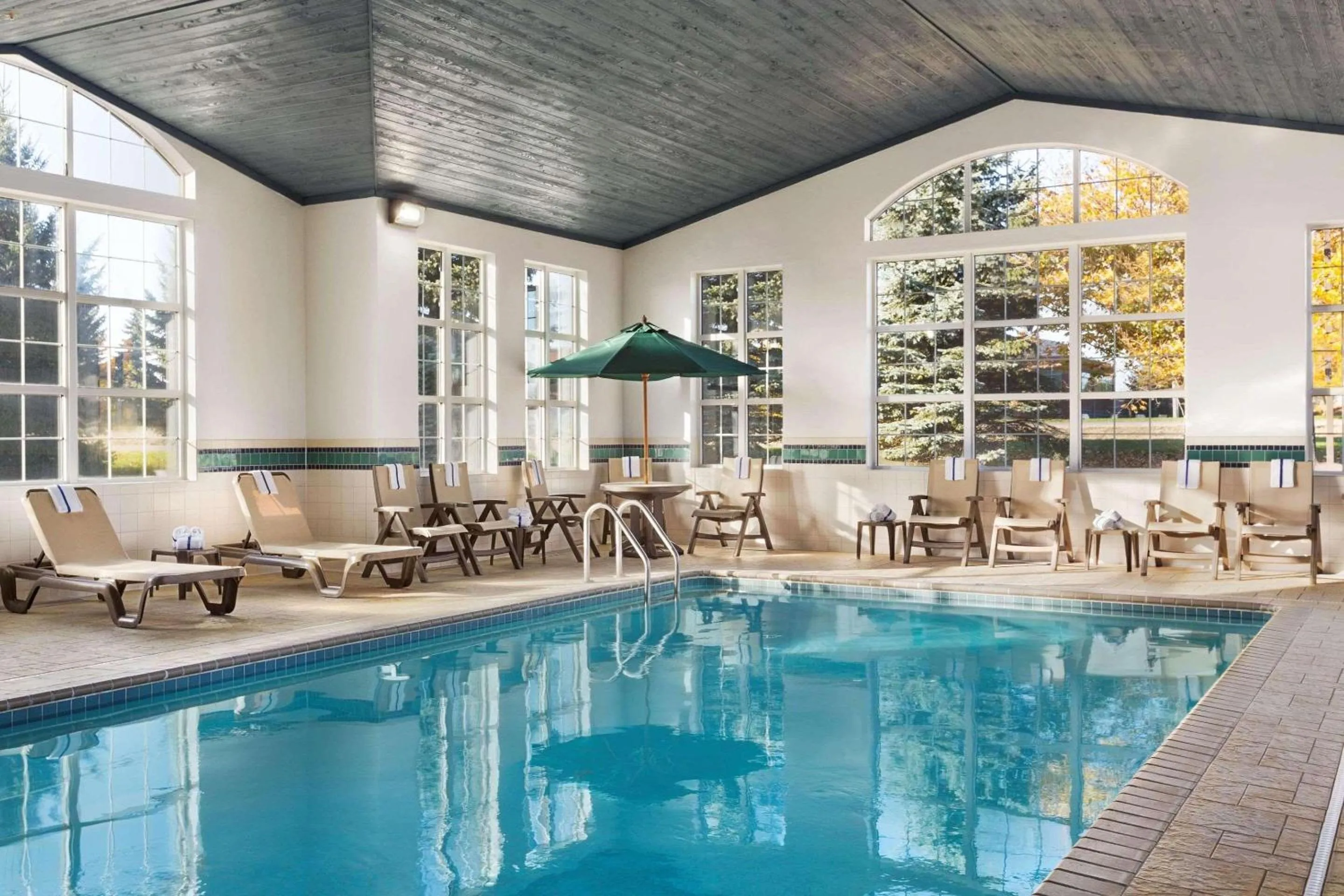 Swimming pool in Country Inn & Suites by Radisson, Eagan, MN