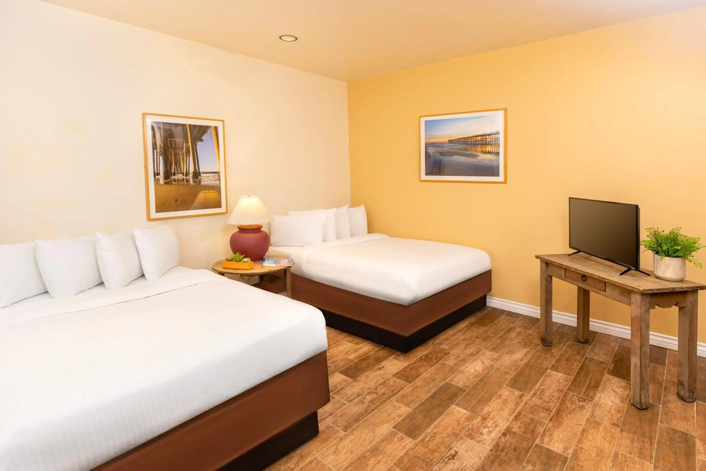 Bedroom, Bed in Clocktower Inn Ventura Bedroom, Bed in Clocktower Inn Ventura