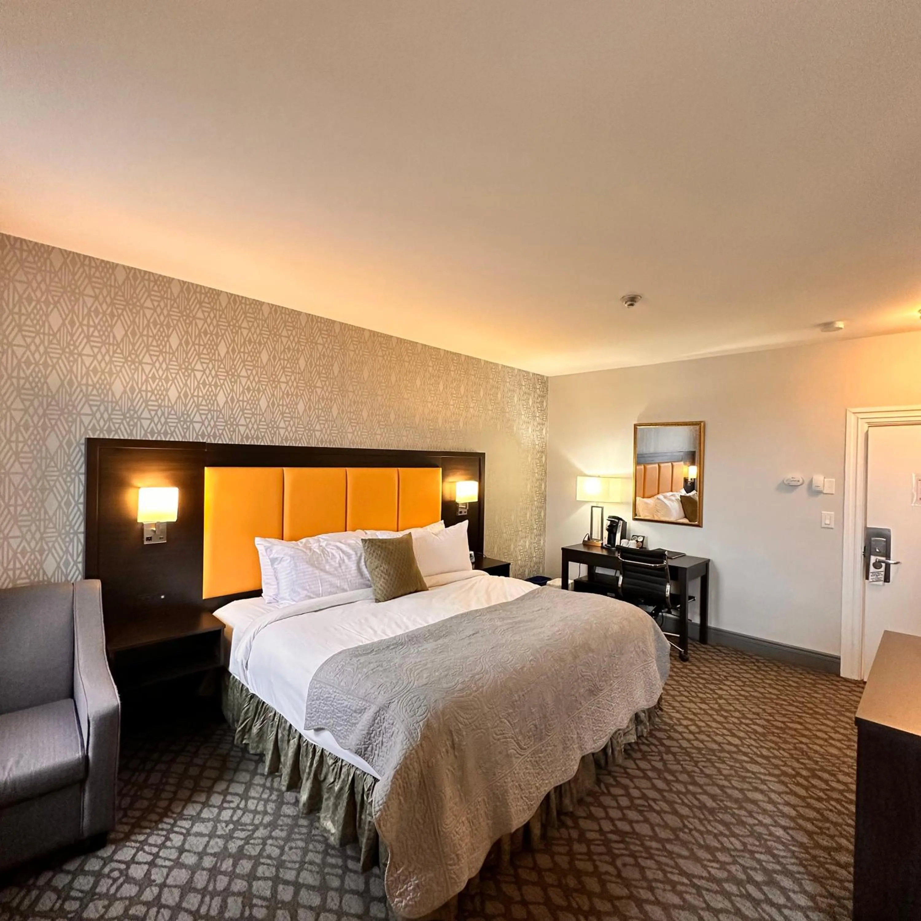 Bed in The Gananoque Inn