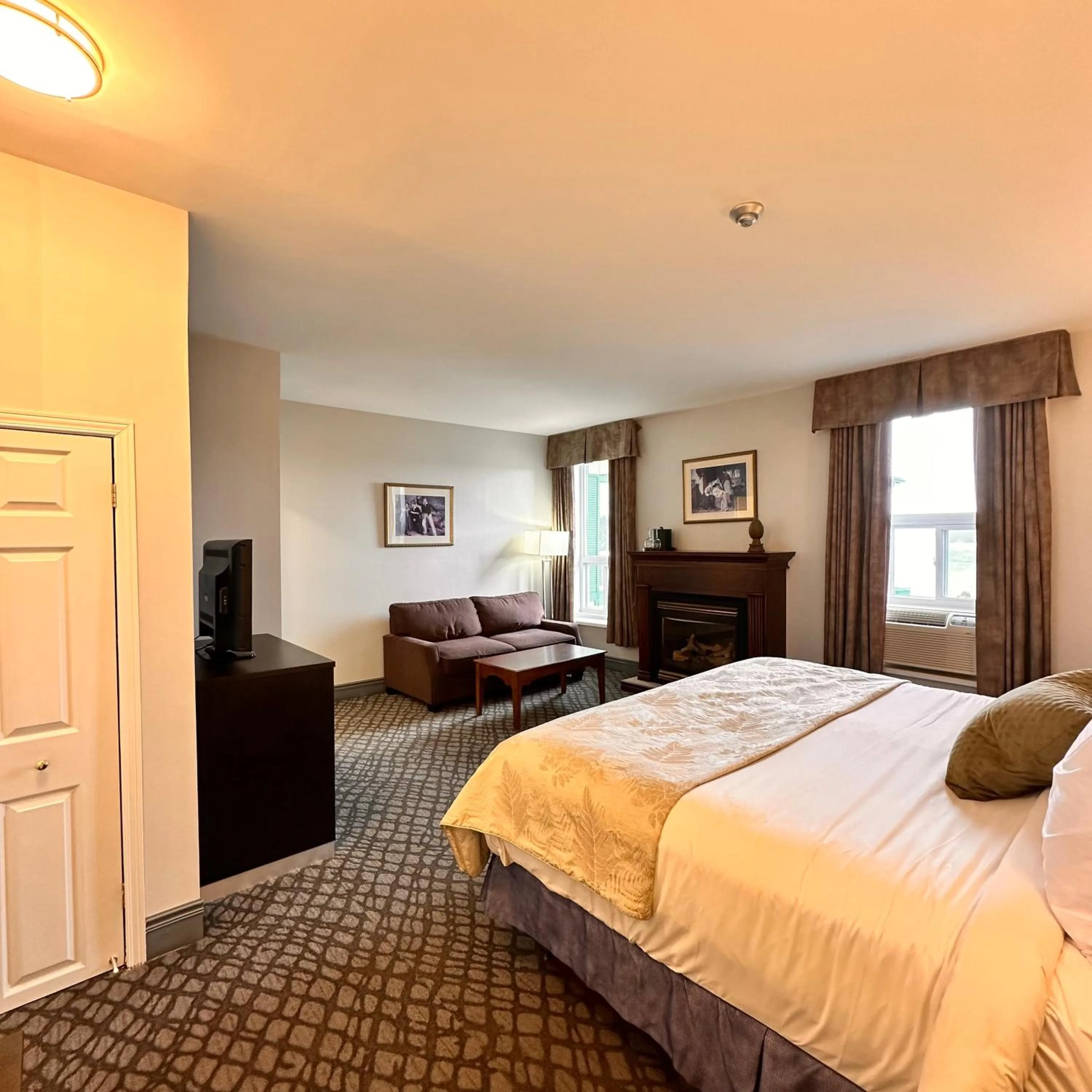 Bed in The Gananoque Inn