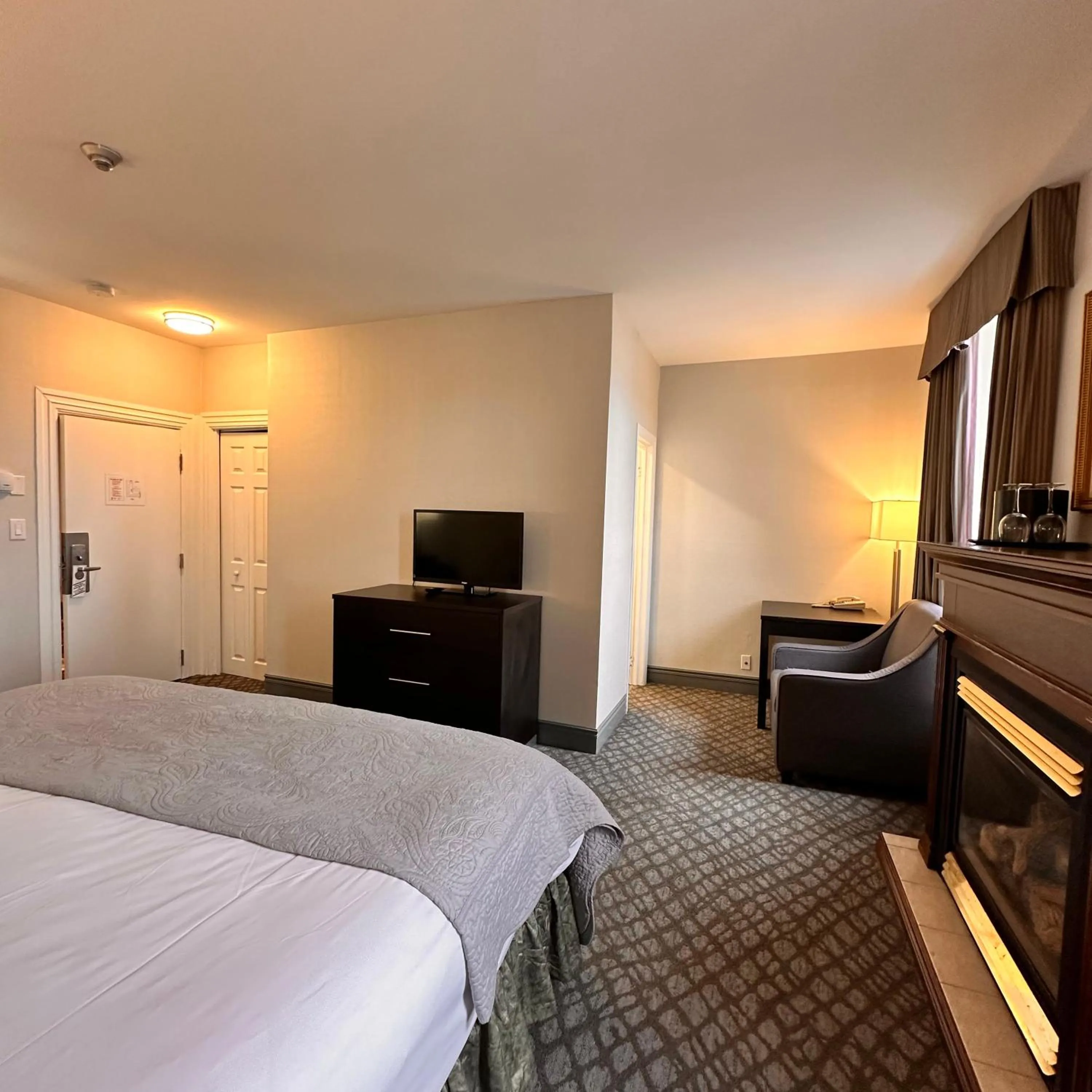 Bed in The Gananoque Inn