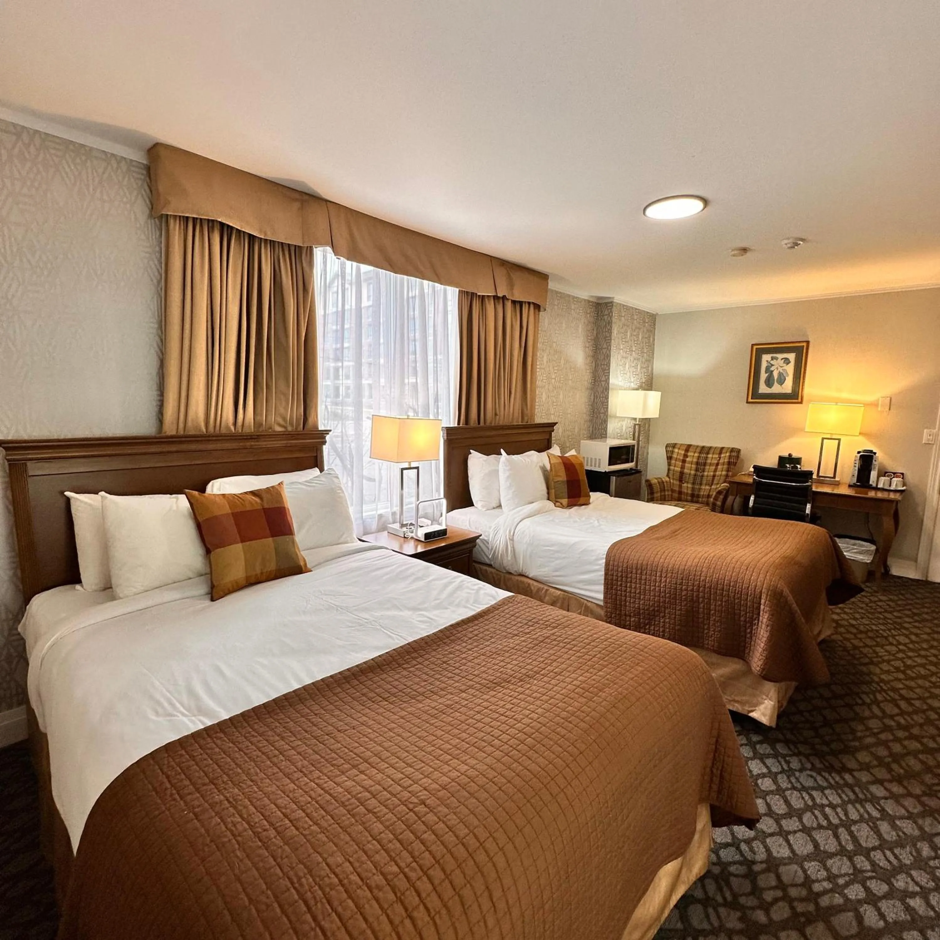 Bed in The Gananoque Inn