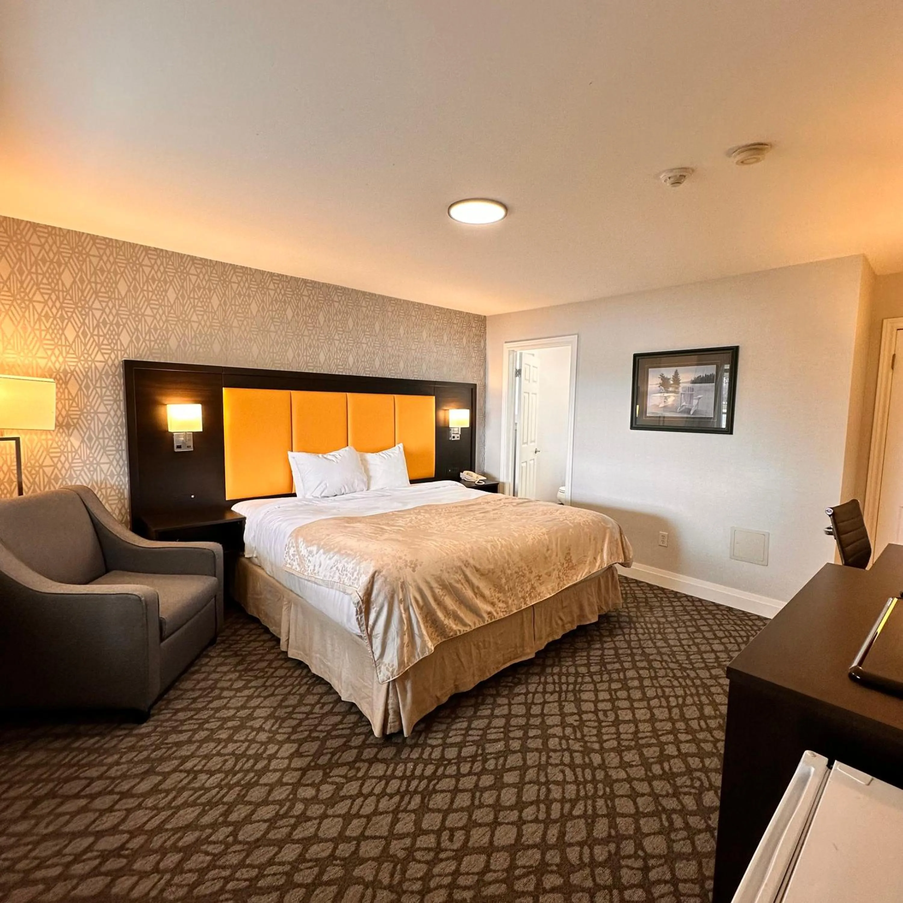 Bed in The Gananoque Inn