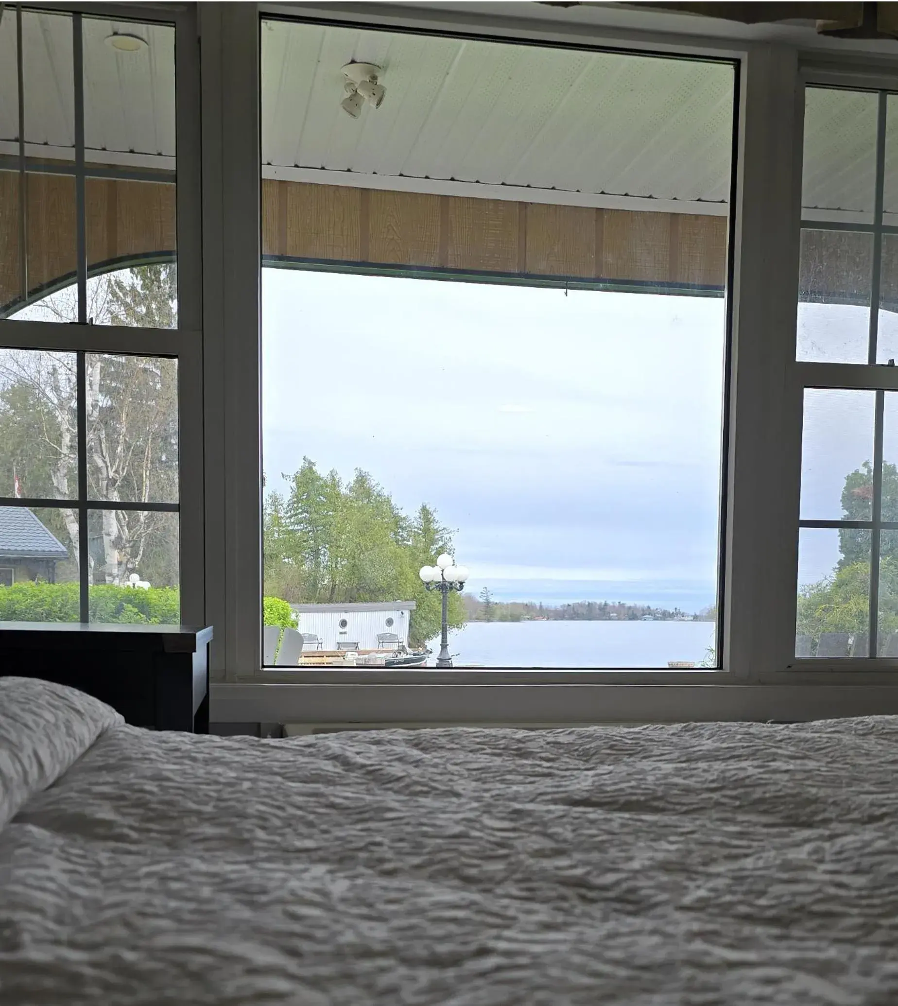 Waterfront Two Queens (Riverfront) in The Gananoque Inn Waterfront Two Queens (Riverfront) in The Gananoque Inn