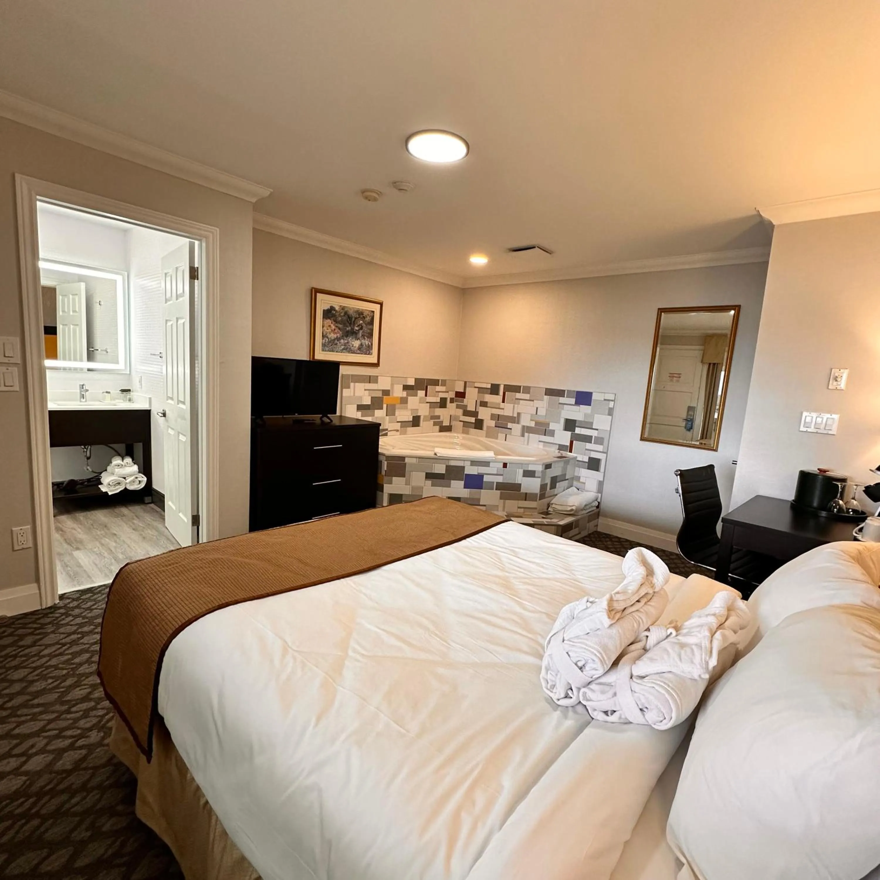 Bed in The Gananoque Inn