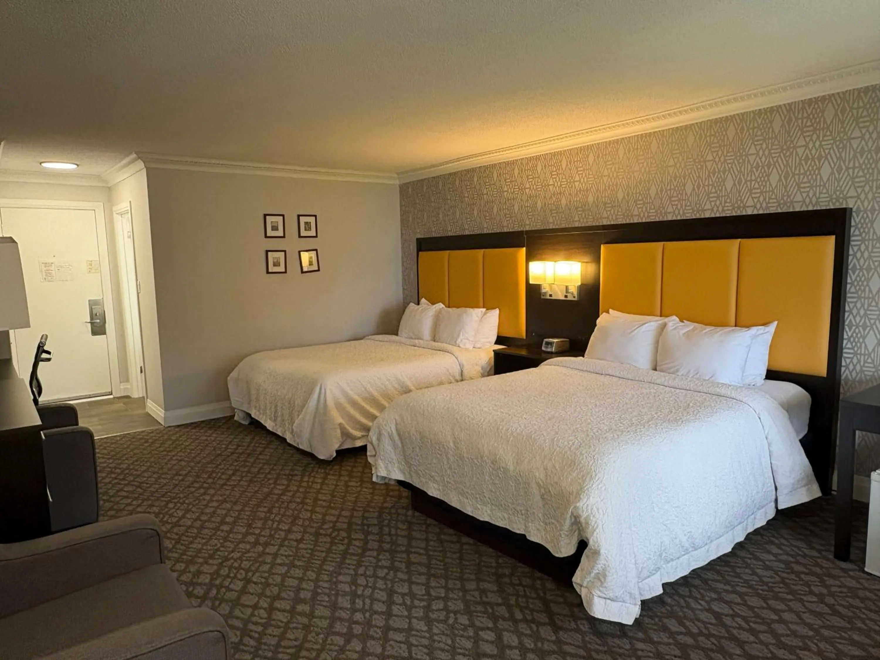 Bed in The Gananoque Inn