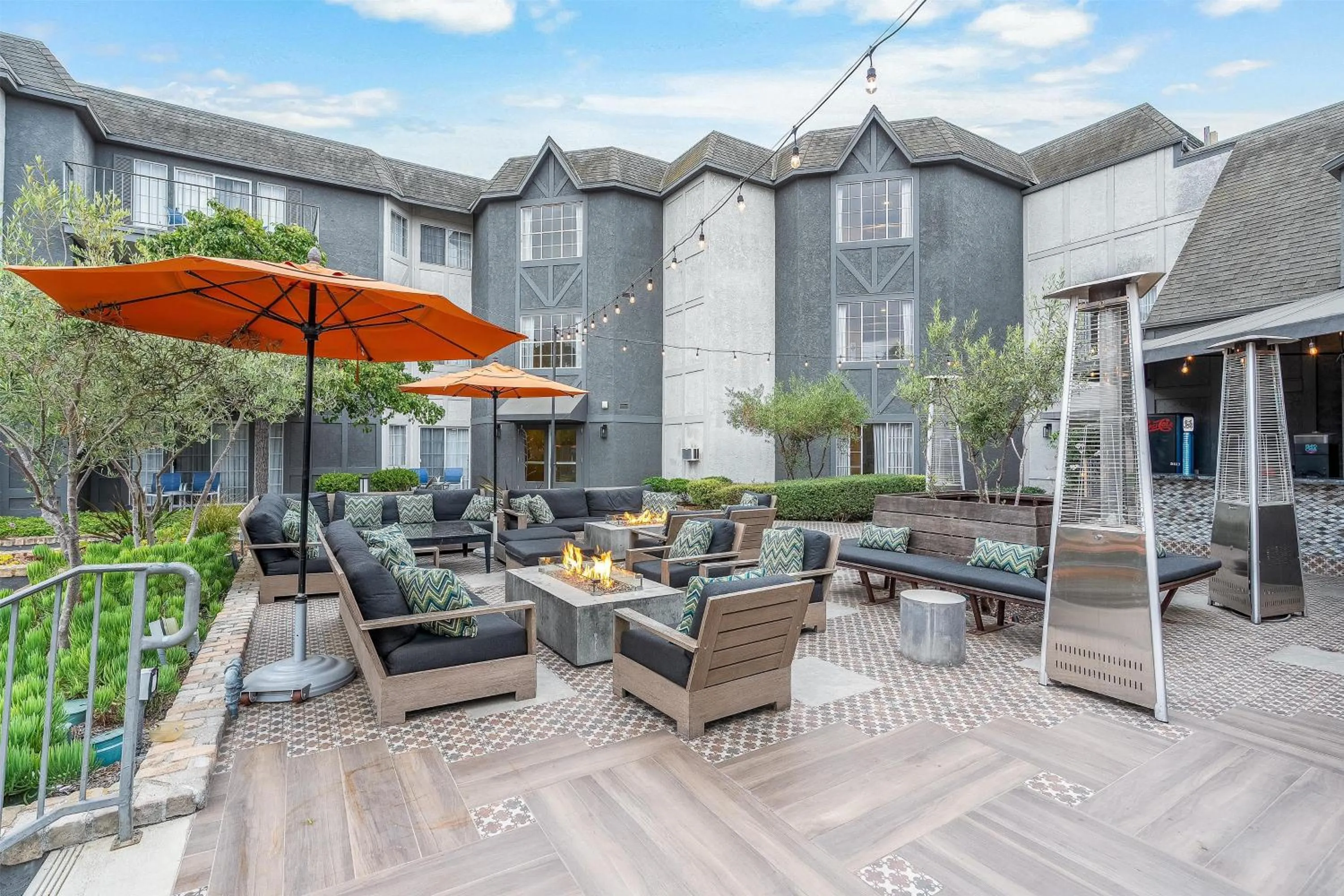 Inner courtyard view in Hilton San Diego/Del Mar