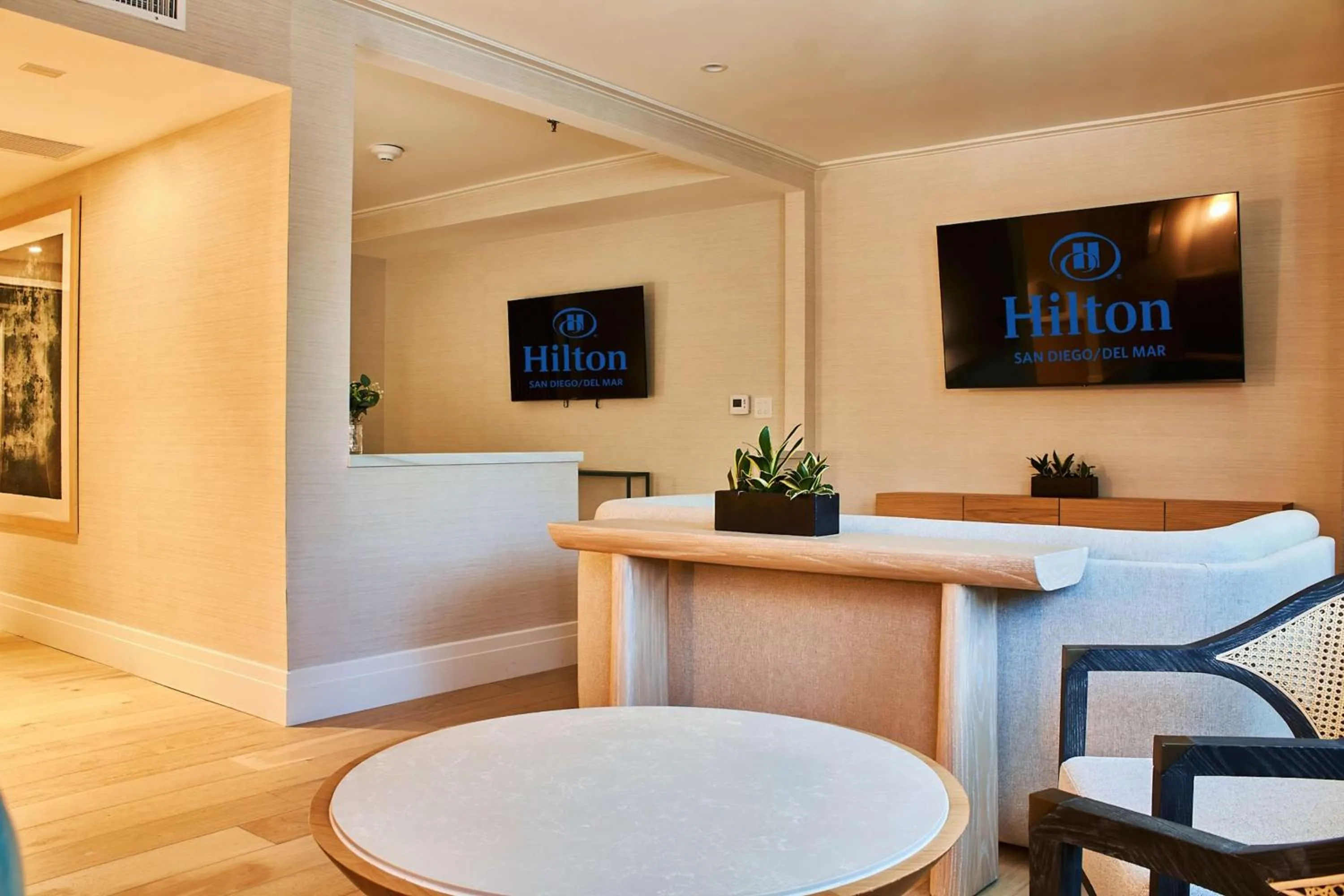 Living room in Hilton San Diego/Del Mar