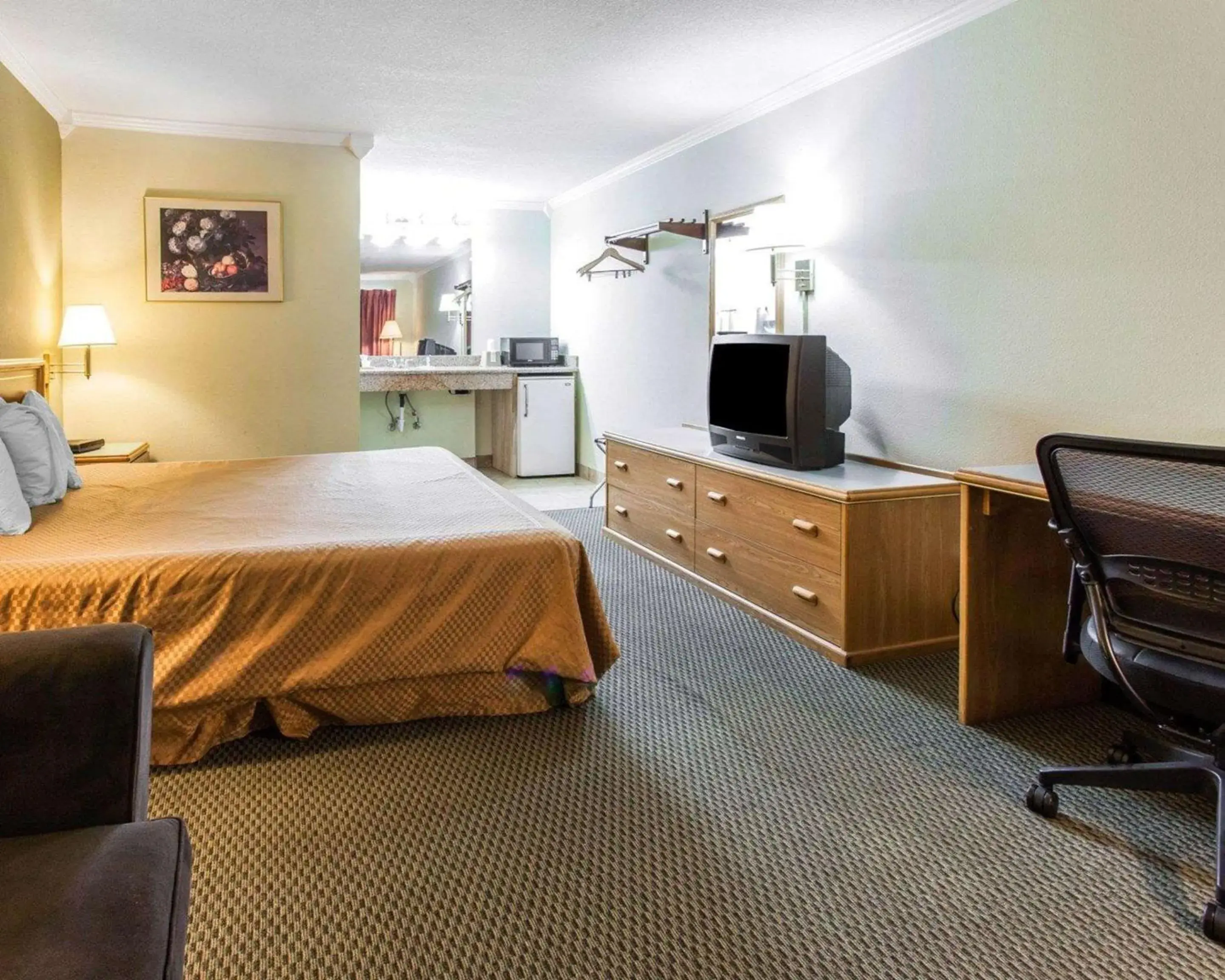 King Room in Rodeway Inn King Room in Rodeway Inn