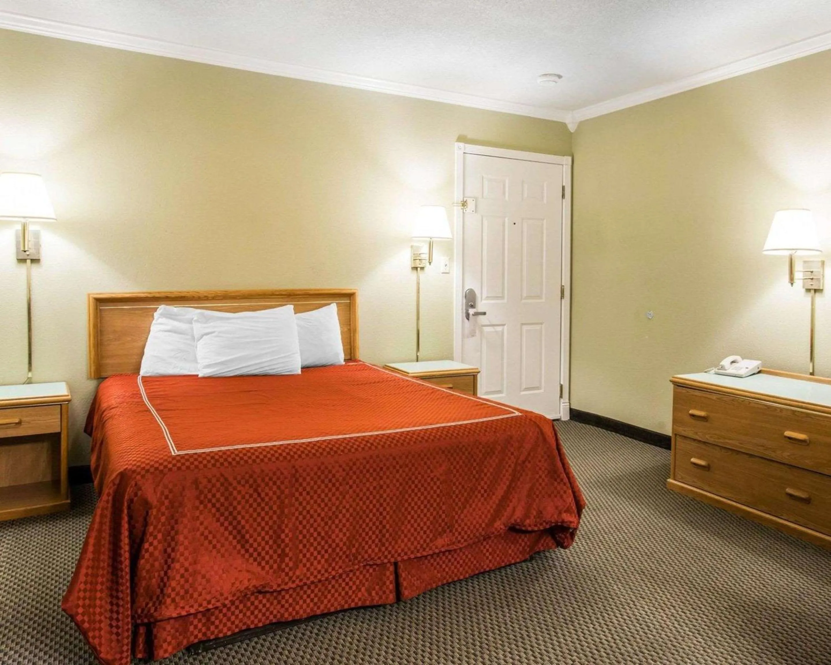 Photo of the whole room in Rodeway Inn Stevenson