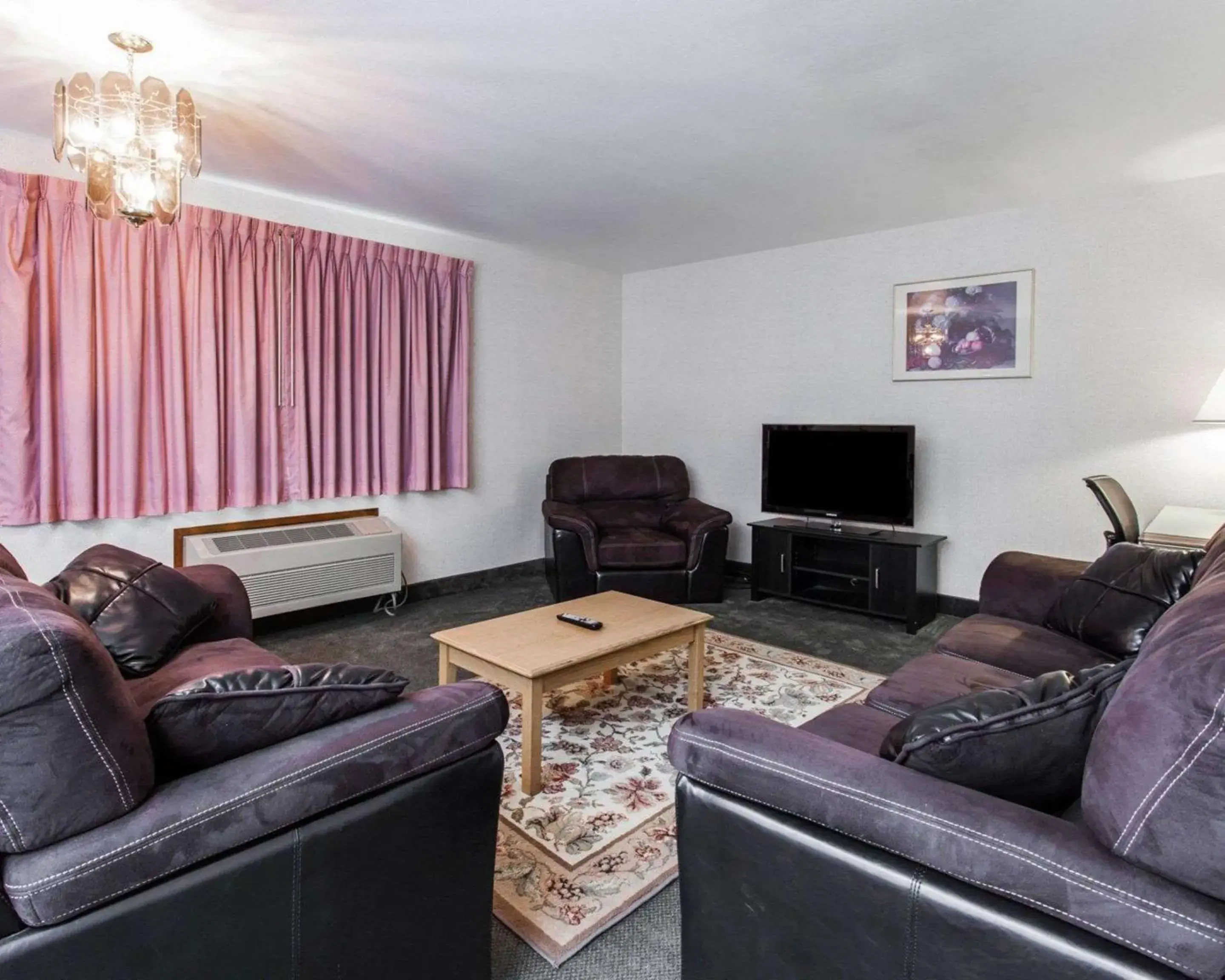 Photo of the whole room in Rodeway Inn Stevenson Photo of the whole room in Rodeway Inn Stevenson