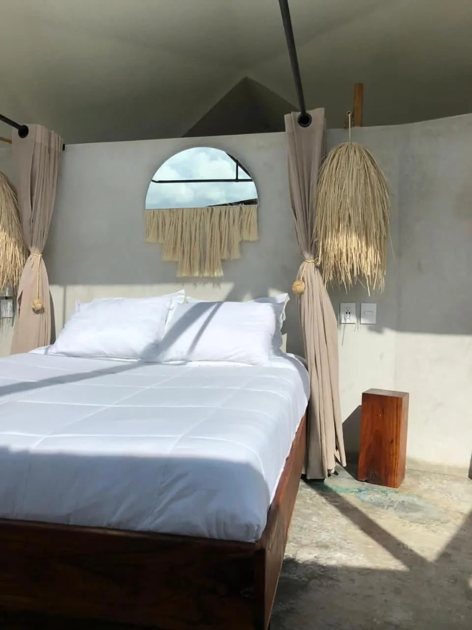 Bed in Mamasan Treehouses & Cabins