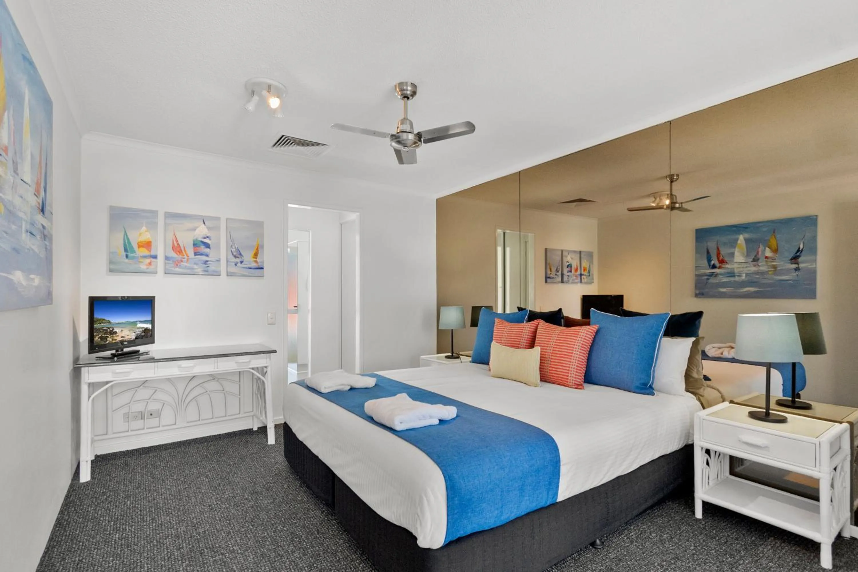 Photo of the whole room, Bed in Noosa Boutique Apartments & Elkhorn Villas