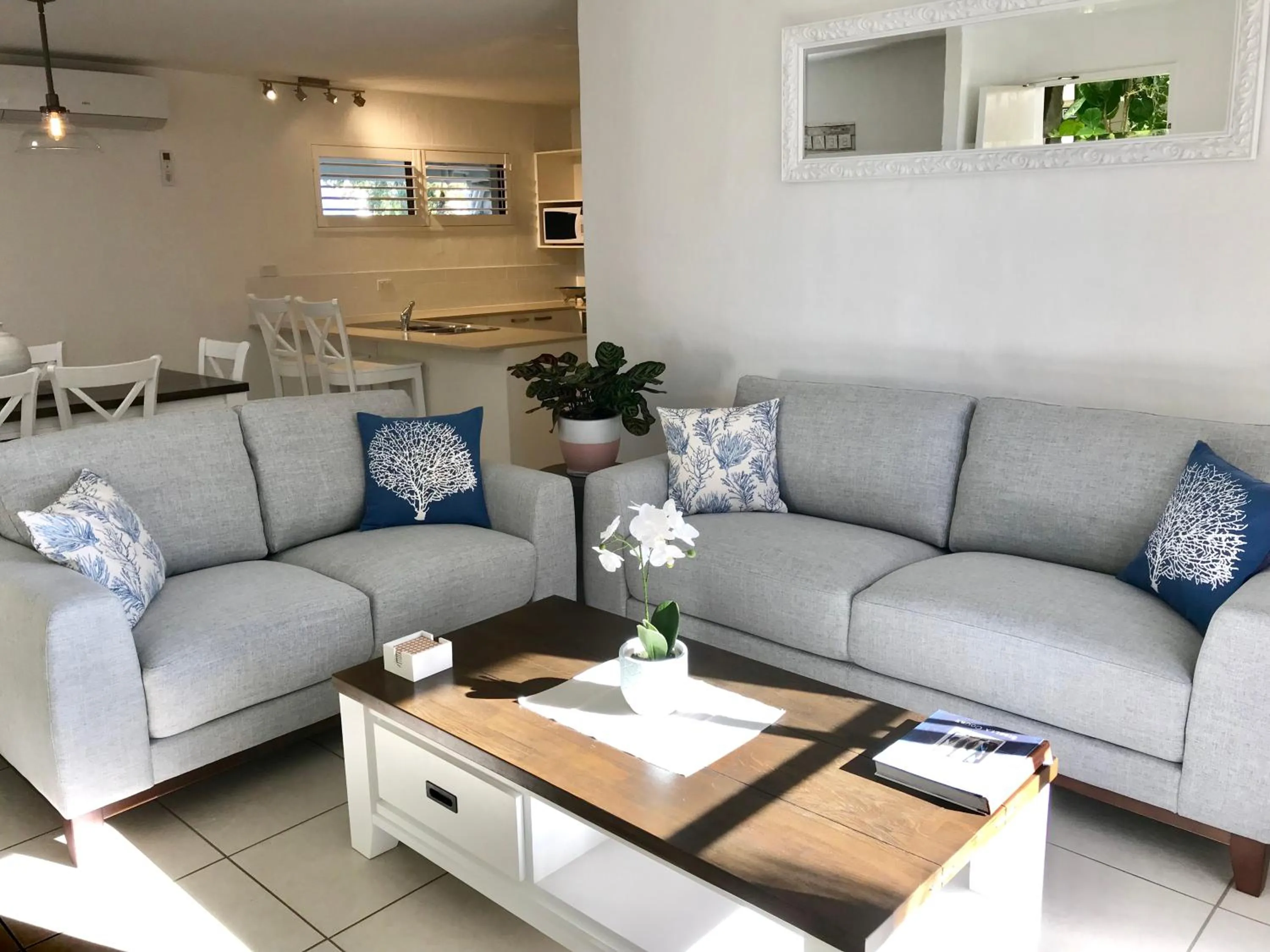 Living room in Noosa Boutique Apartments & Elkhorn Villas