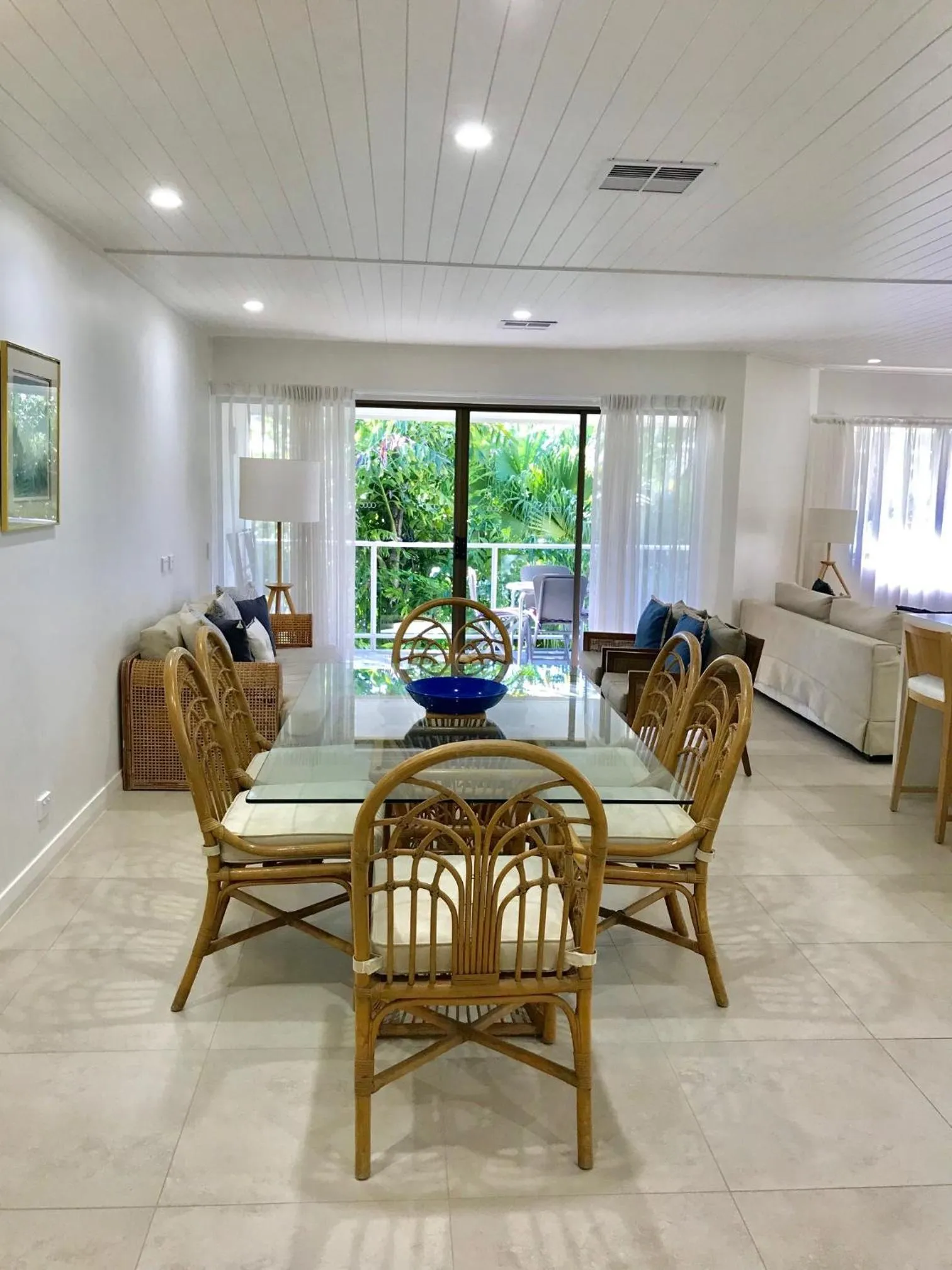 Dining area in Noosa Boutique Apartments & Elkhorn Villas