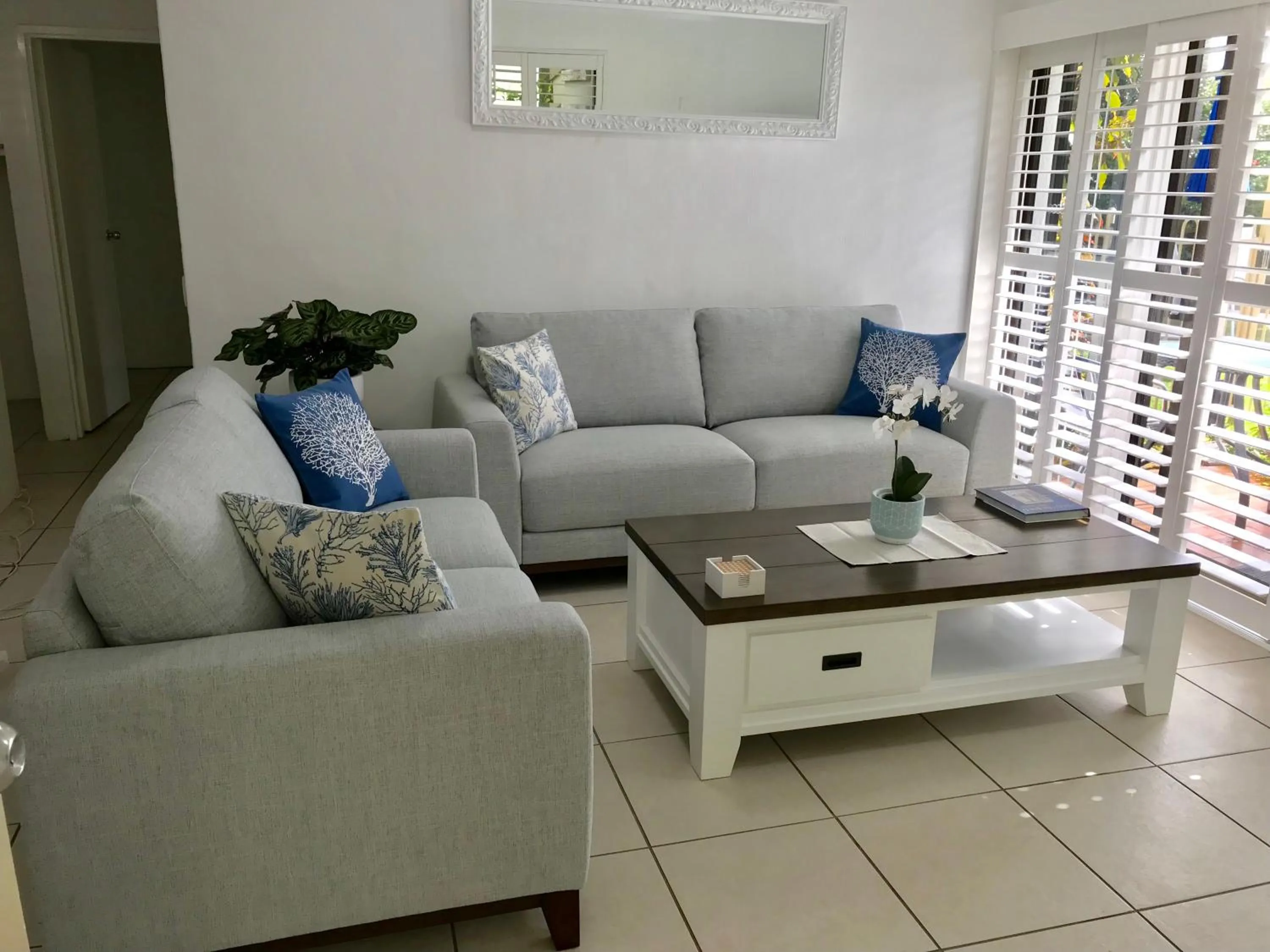 Living room in Noosa Boutique Apartments & Elkhorn Villas