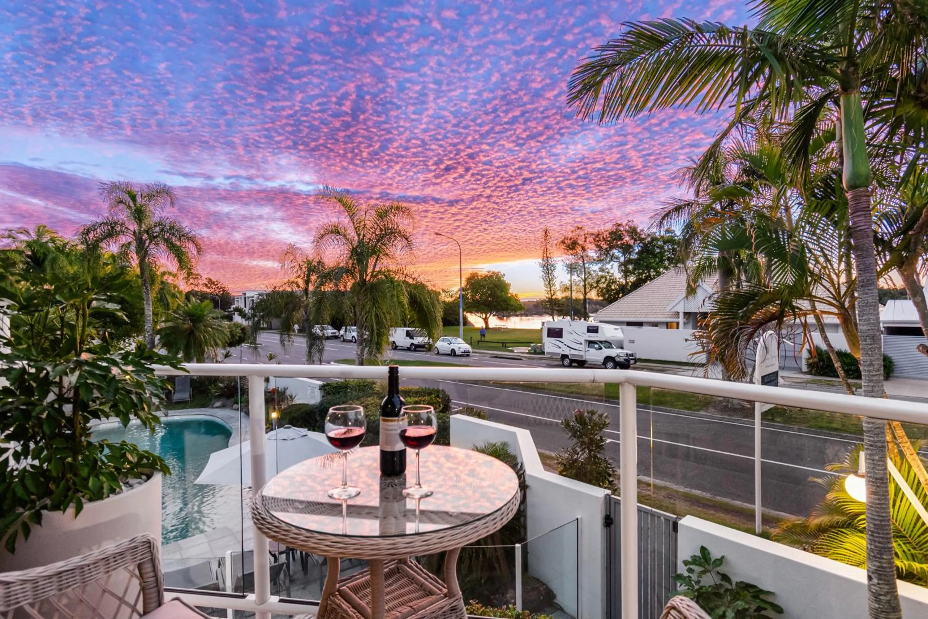 Sunset in Noosa Boutique Apartments & Elkhorn Villas