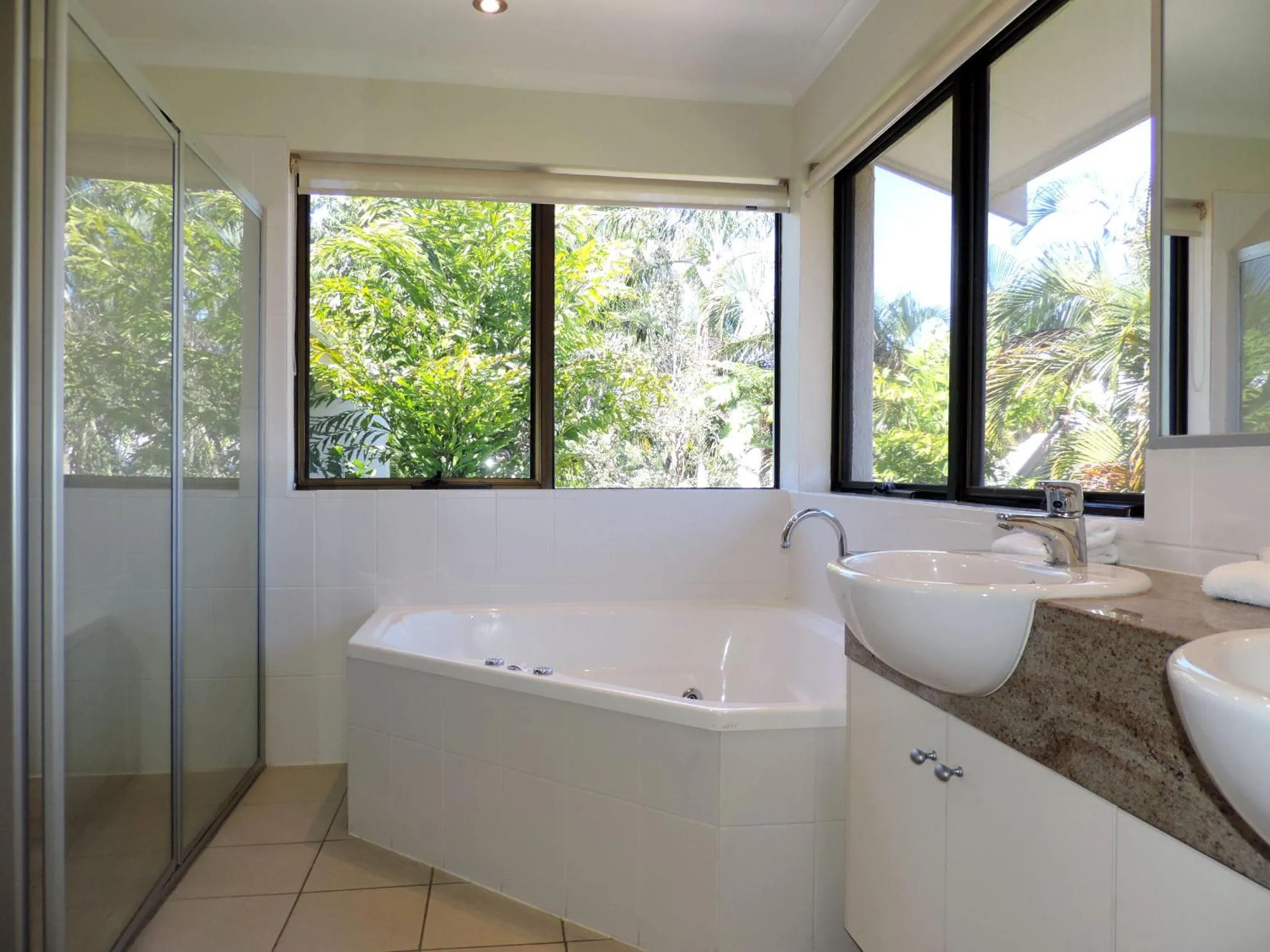 Bathroom in Noosa Boutique Apartments & Elkhorn Villas