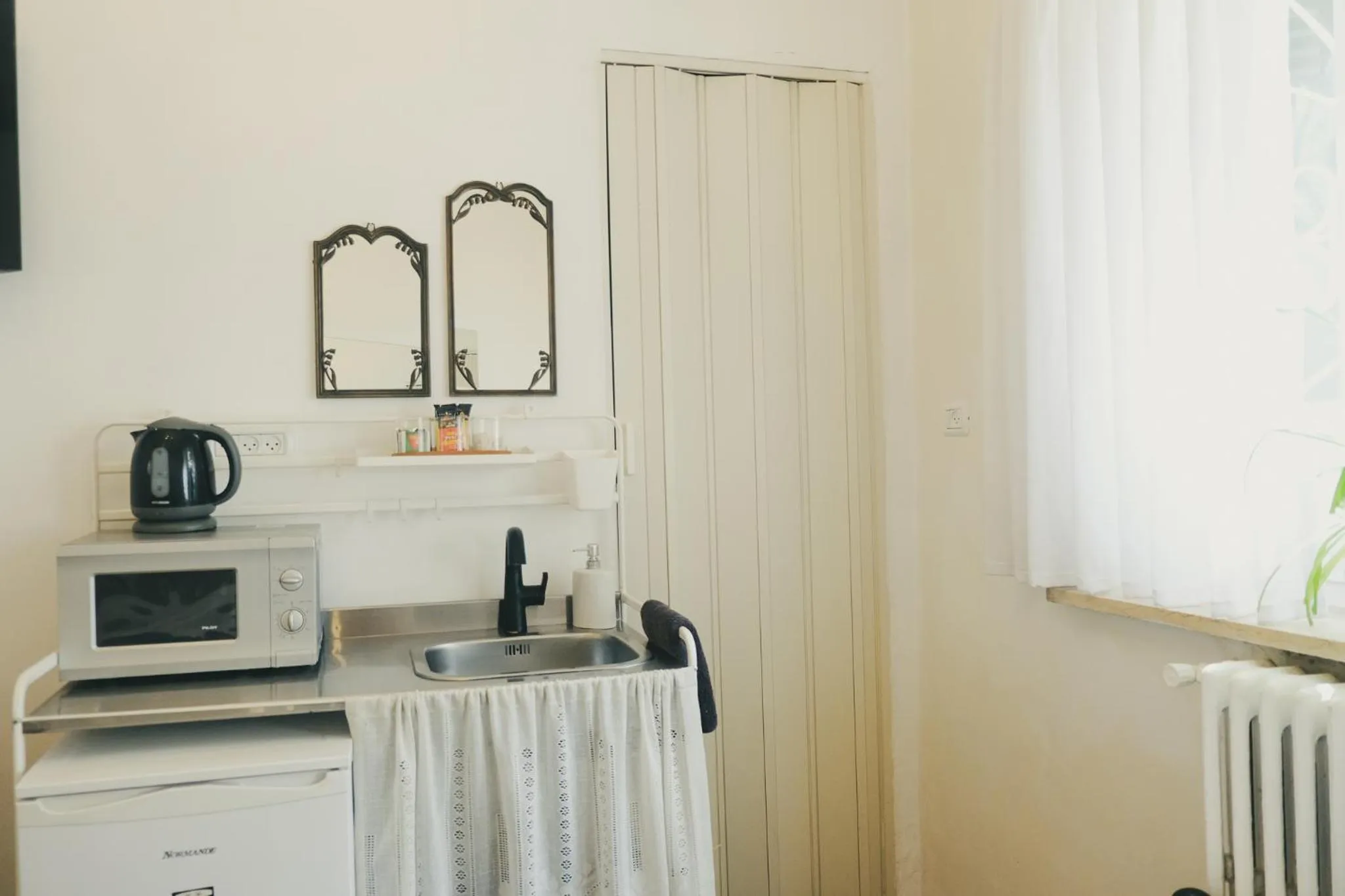 Coffee/tea facilities in Tzefania Hotel