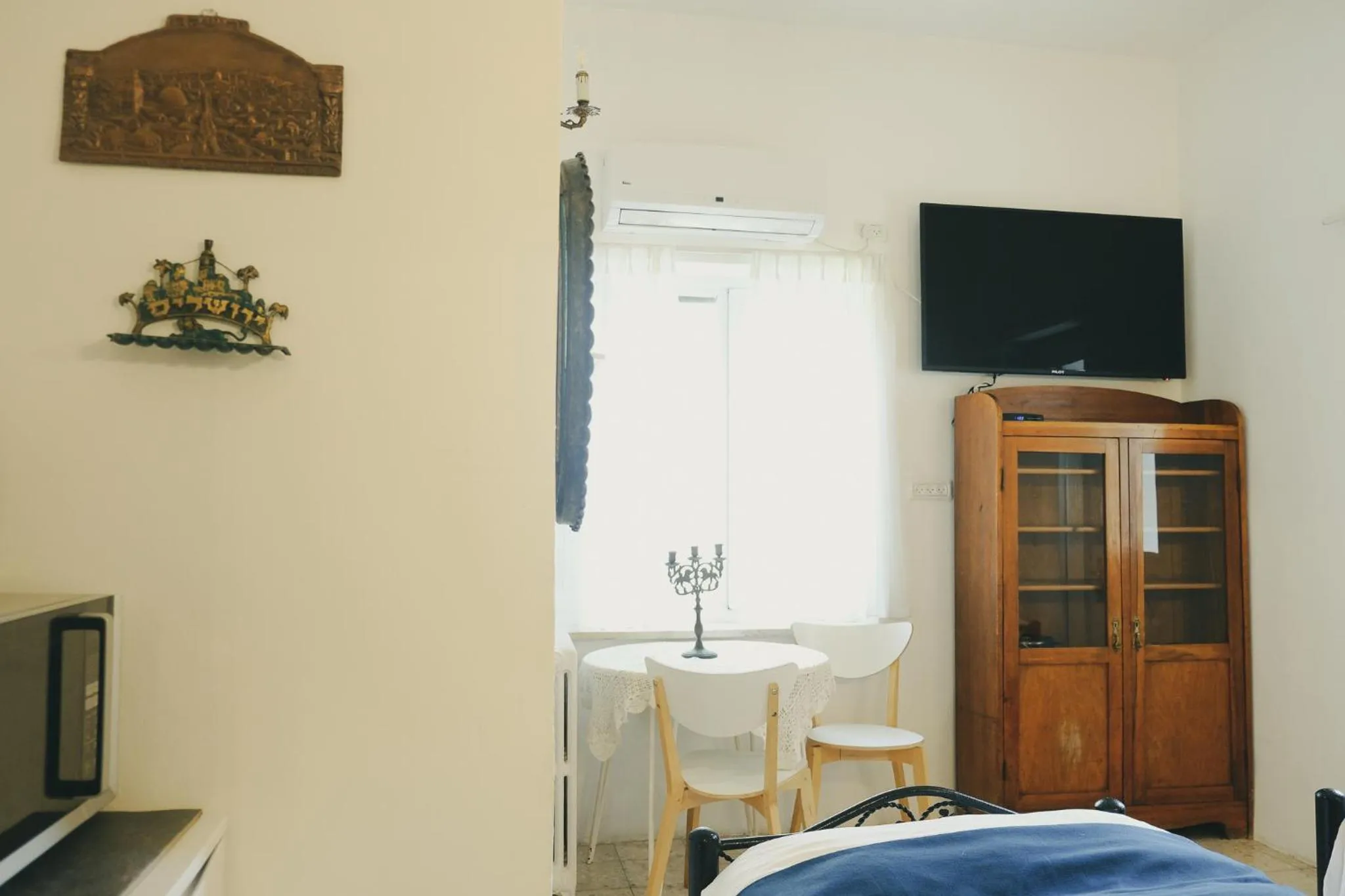 TV and multimedia in Tzefania Hotel