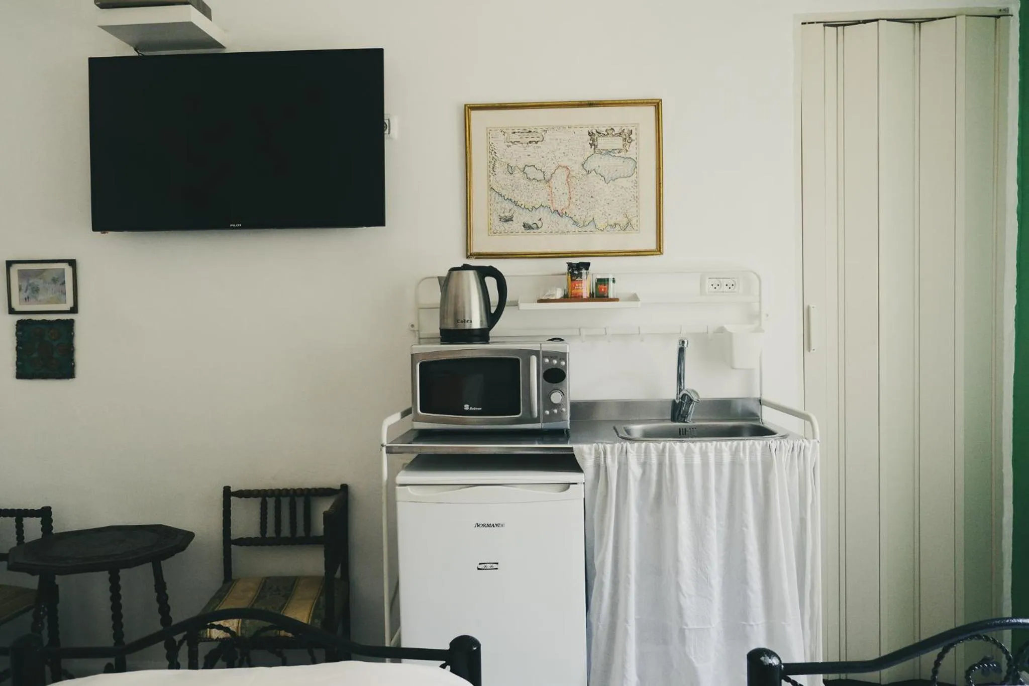 TV and multimedia in Tzefania Hotel