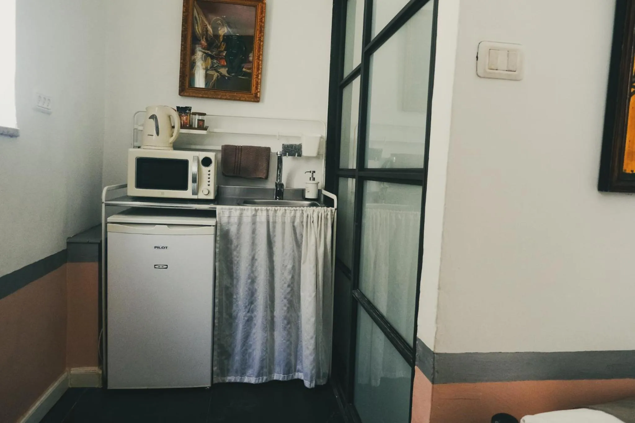 Coffee/tea facilities in Tzefania Hotel