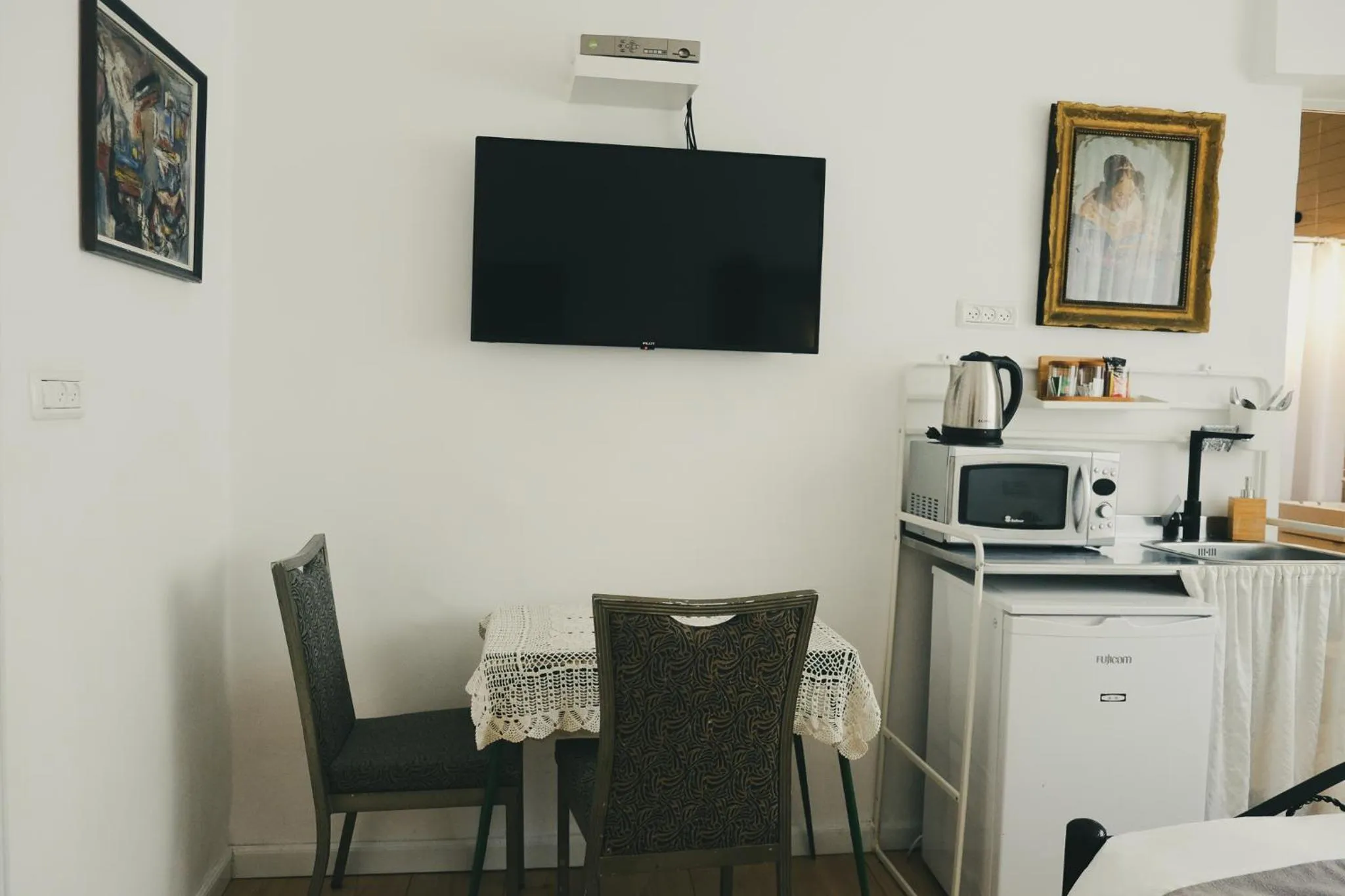 TV and multimedia in Tzefania Hotel